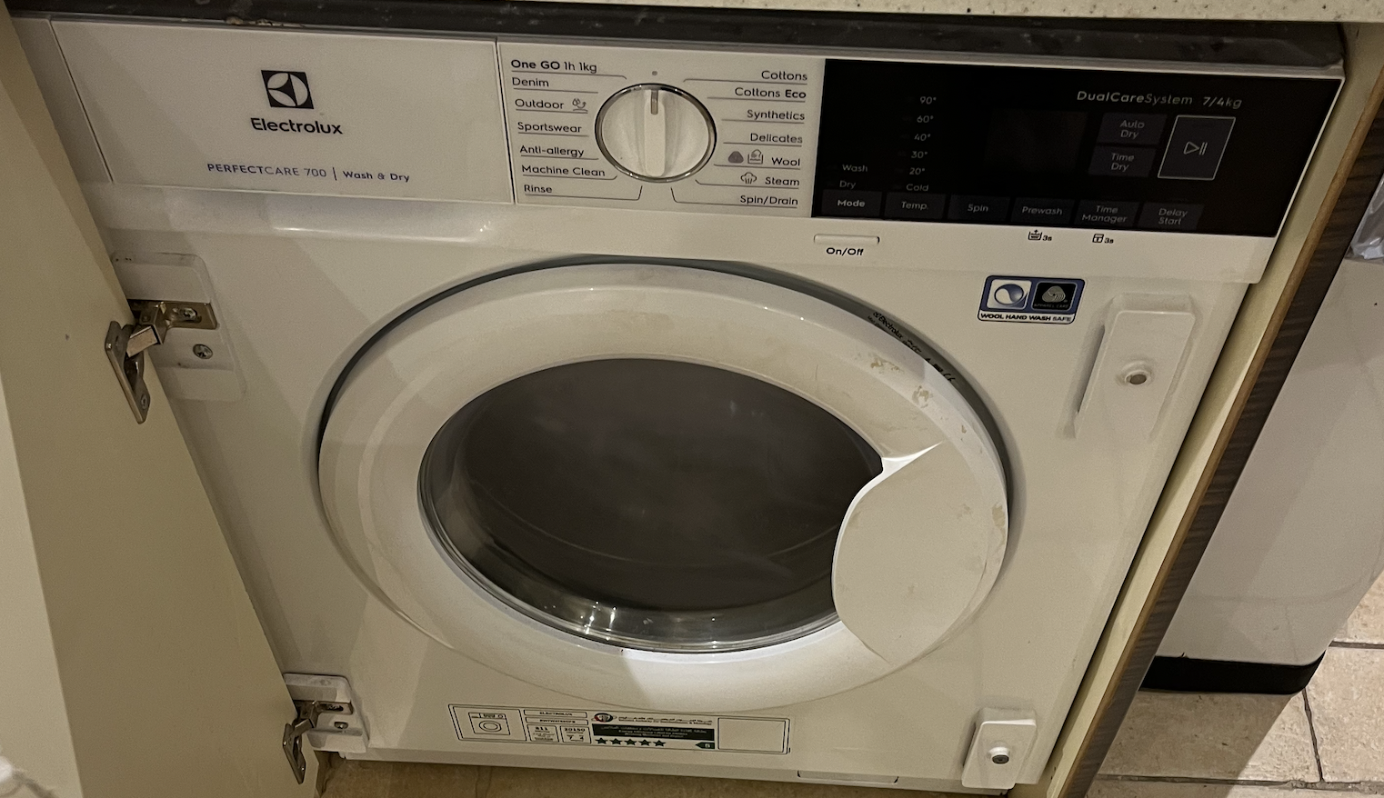 Electrolux 7/4KG PERFECTCARE 700 WASHER DRYER EW7W4742HB - Image 1