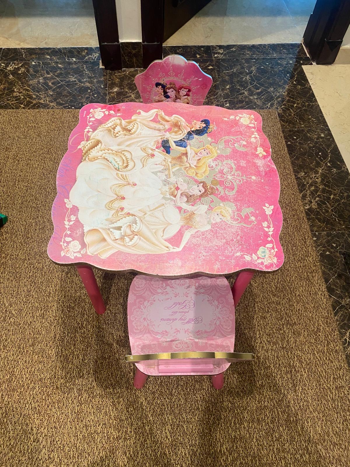 2 chairs and table - Image 1