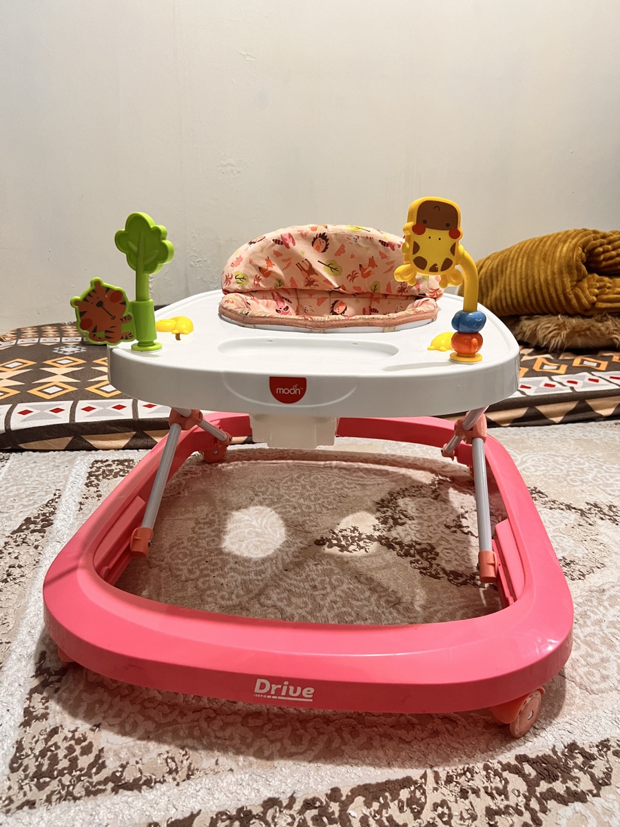 Light used baby walker with box - Image 5