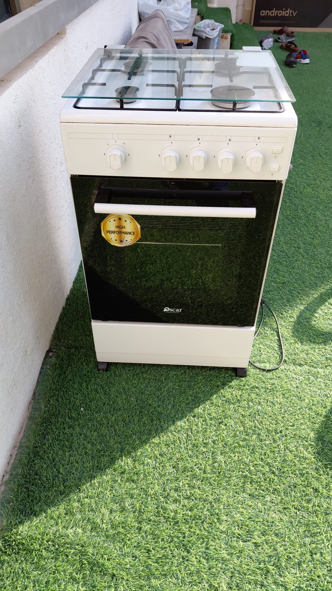 White Gas Stove with Oven in Very Good Condition - Image 1