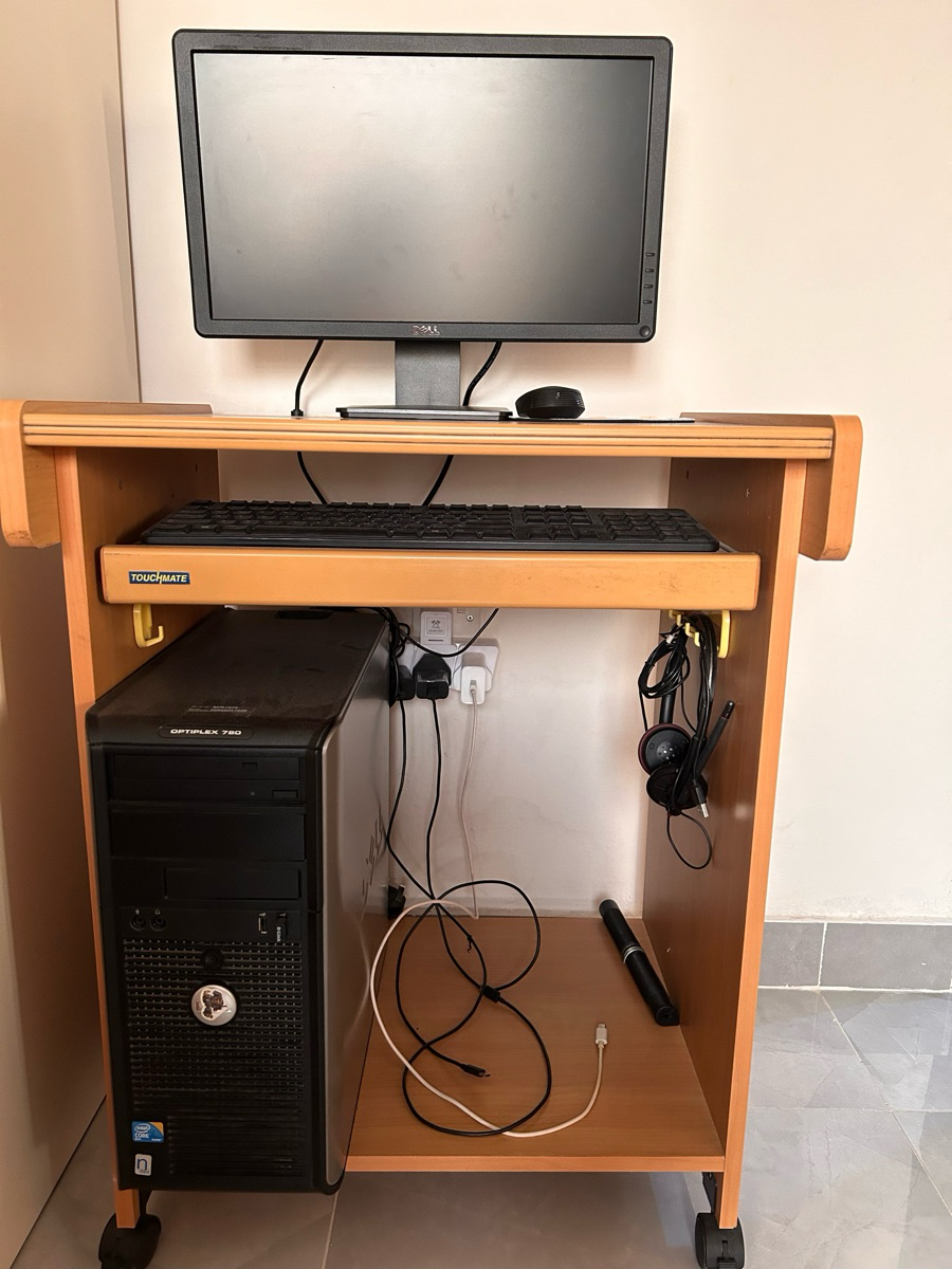 Dell Optiplex 780 computer with Table - Image 3