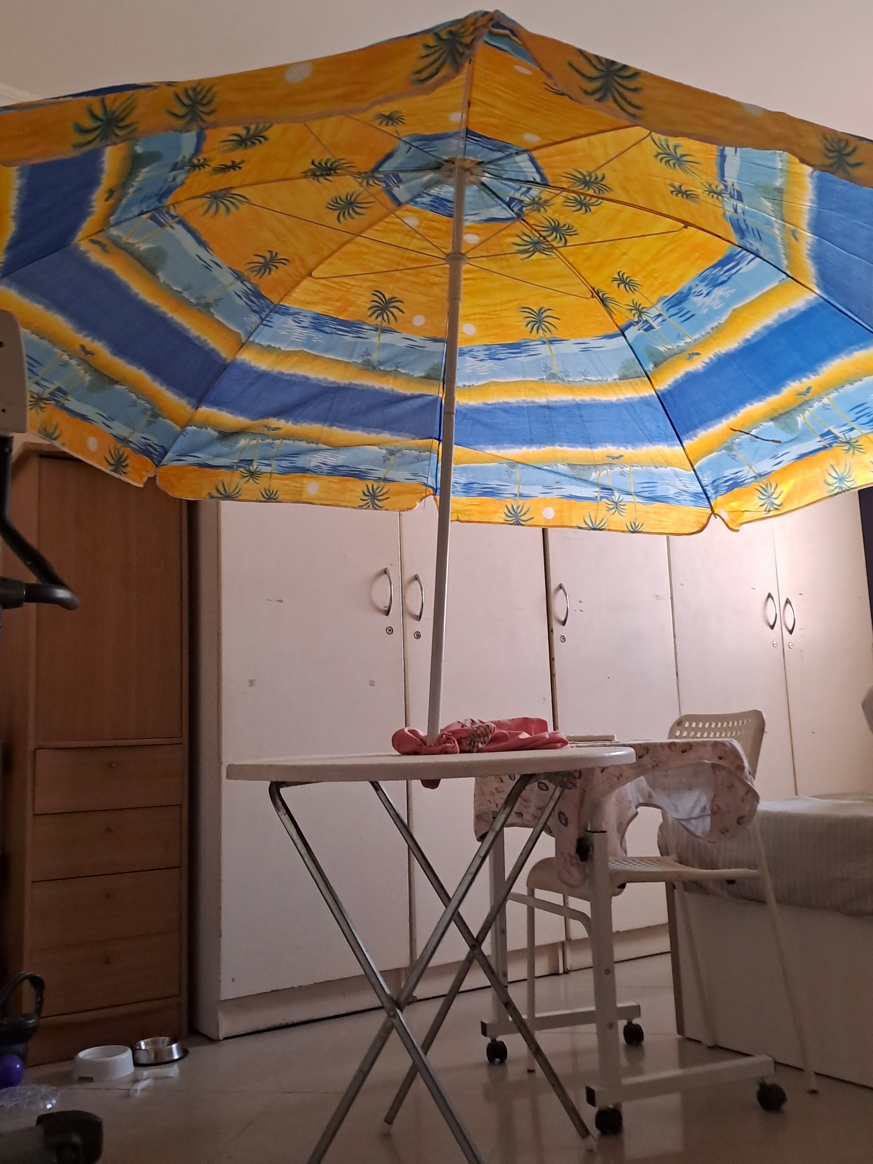 Cooler Jug, Beach chairs, beach table, Umbrella - Image 9