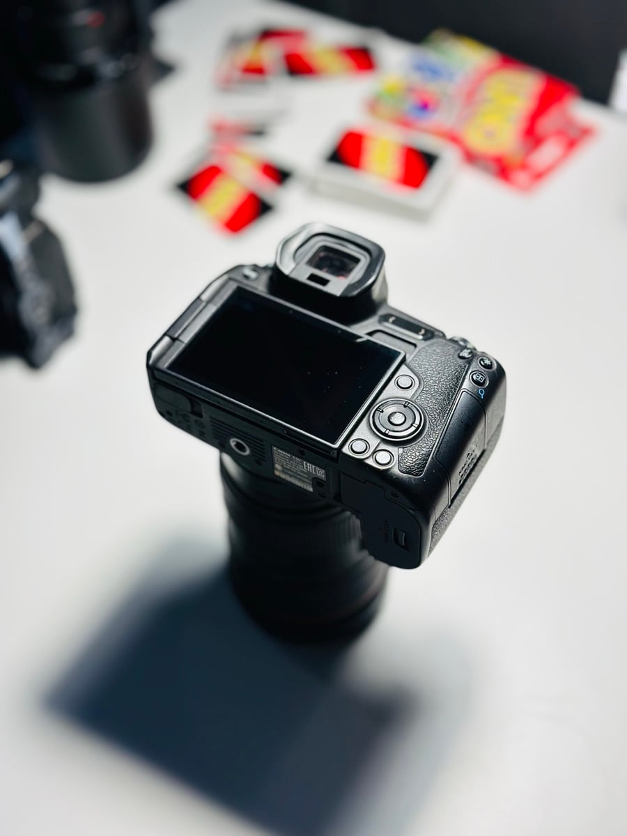 Canon EOS R Mirrorless Camera with 24-70mm f/2.8 lens Mint Condition - Image 2