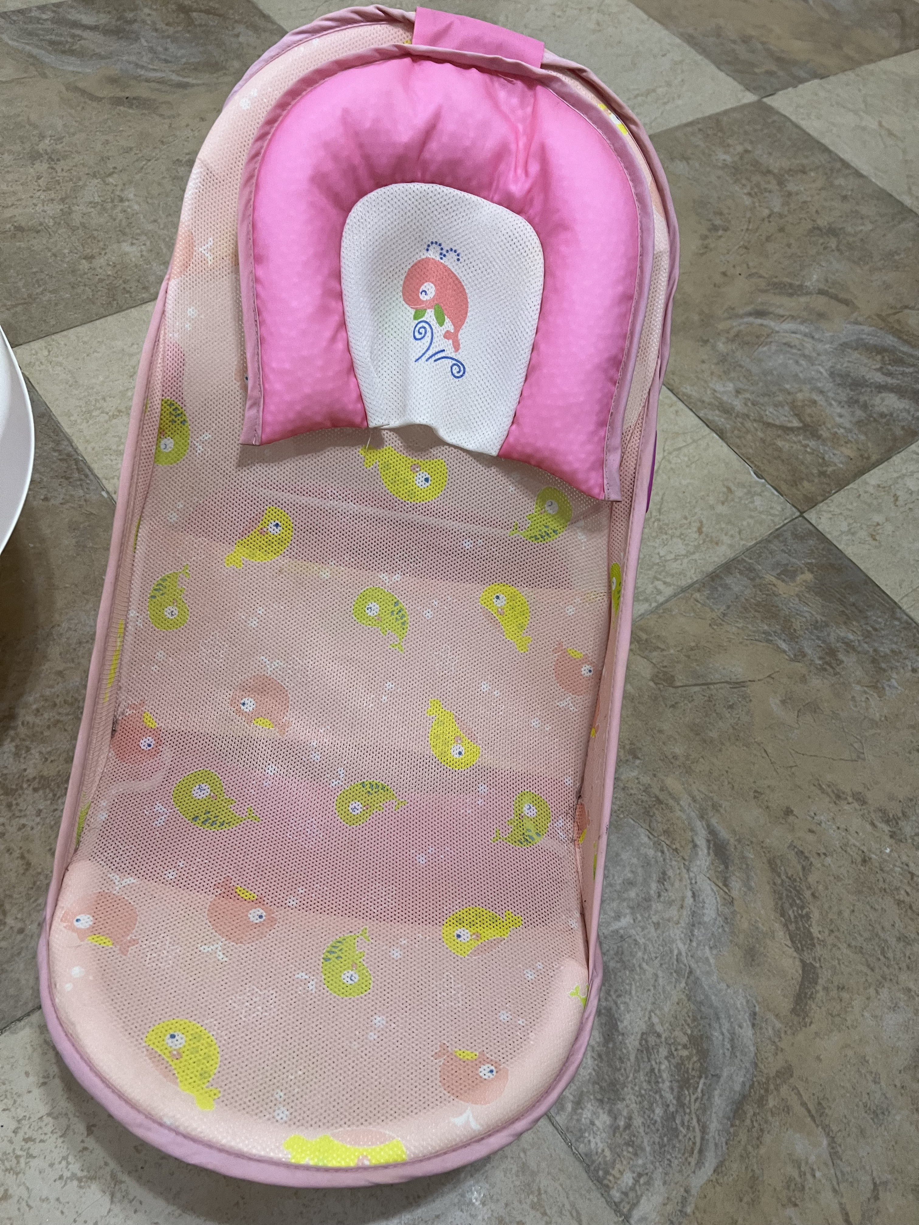 Graco Stroller and car seat (attachable) ,bouncer ,Giggles bed almost new . IKEA Baby bathtub and CentrePoint Bathing chair. All minimum used  - Image 5