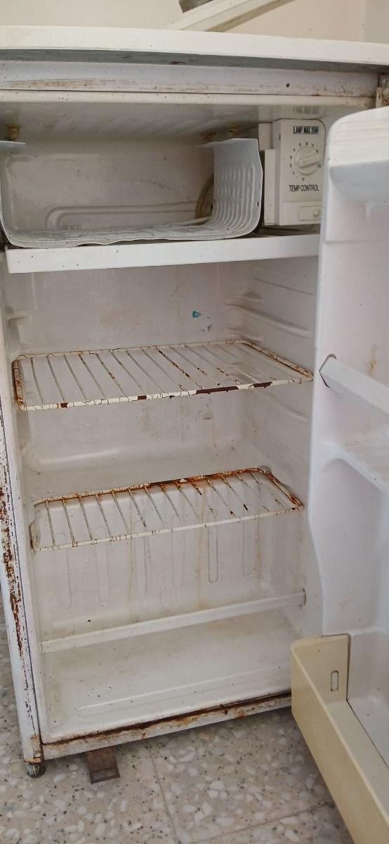 Old refrigerator - Image 2