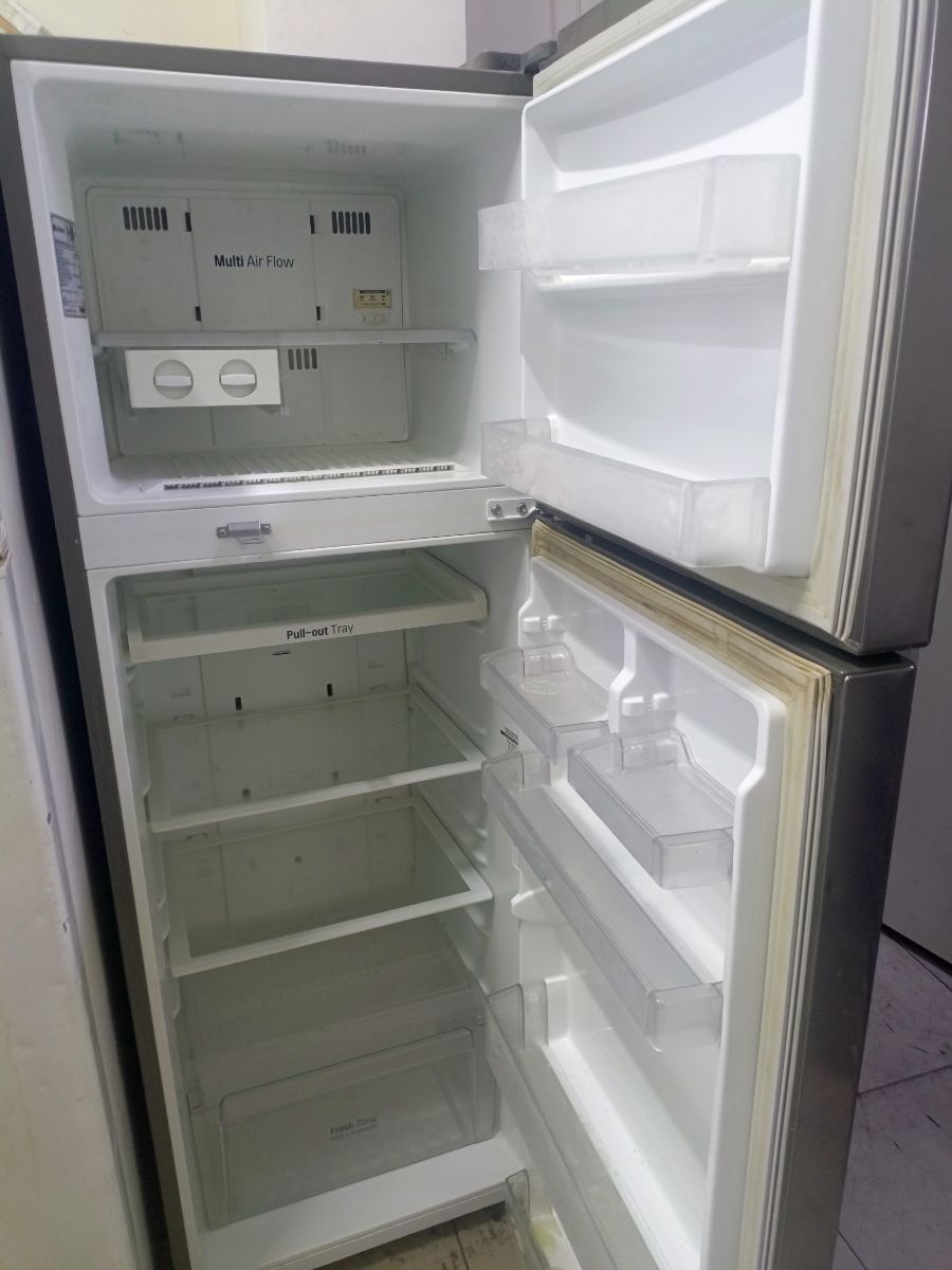 Lg refrigerator - Image 2