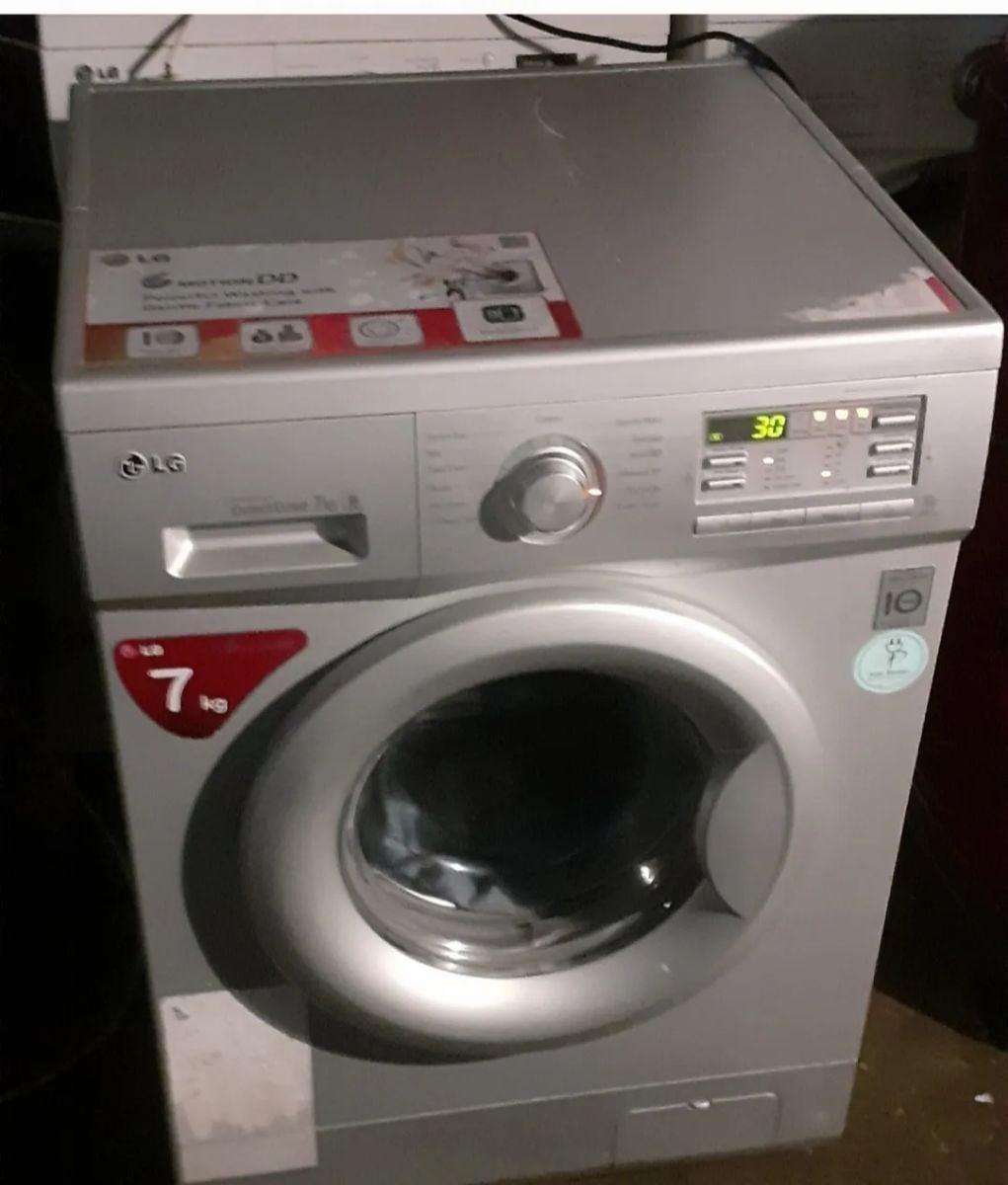 LG 7kg WASHING MACHIN FOR SALE VERY GOOD CONDITION AVAILABLE PLEASE CALL ME 74406760 - Image 2