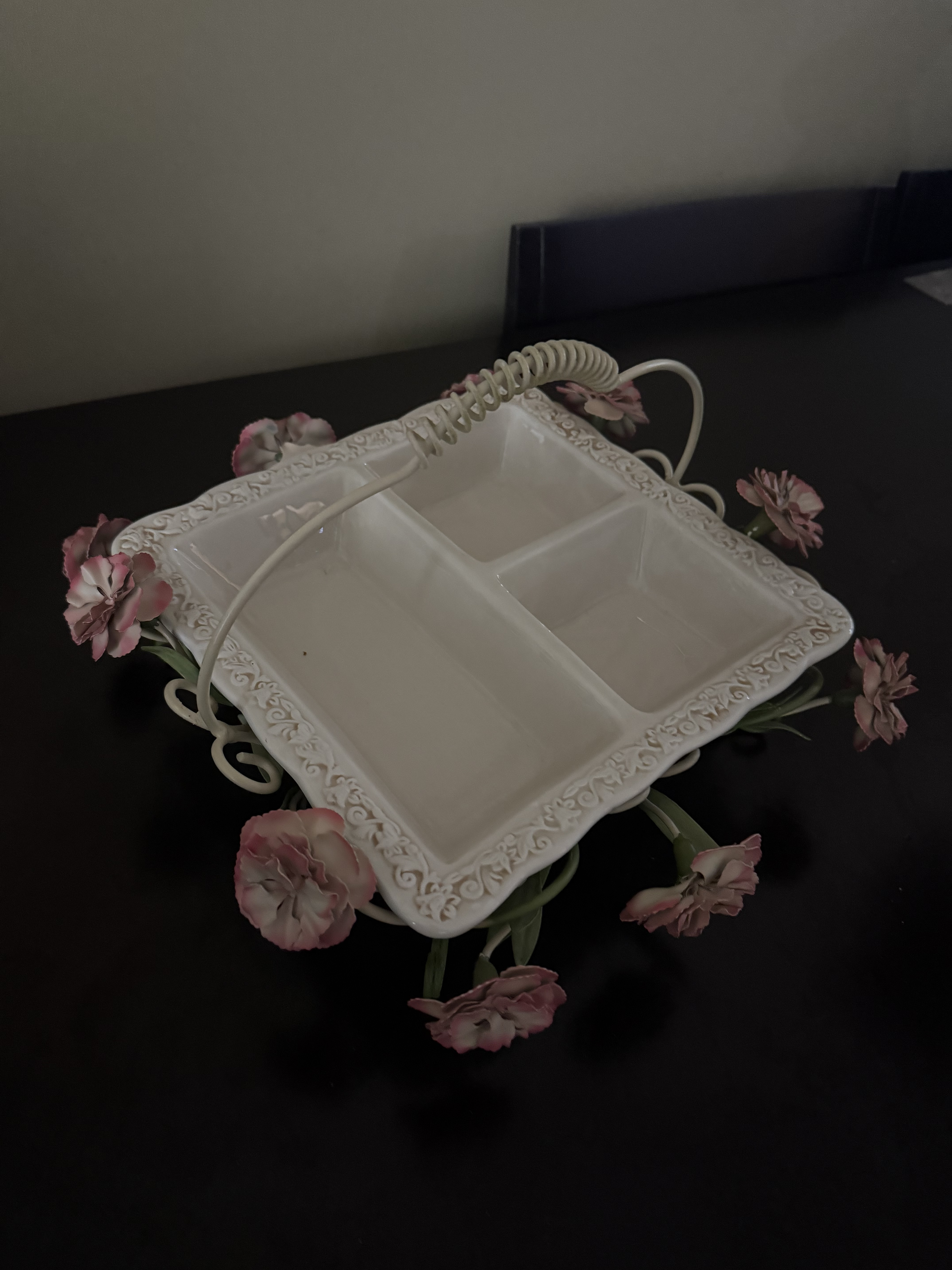 Metal flower and Plate - Image 1