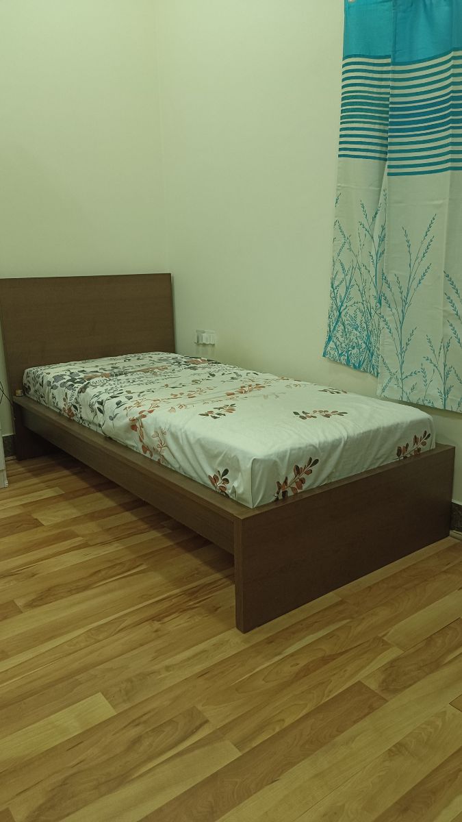 Good and neat wood cot and mattress - Image 4