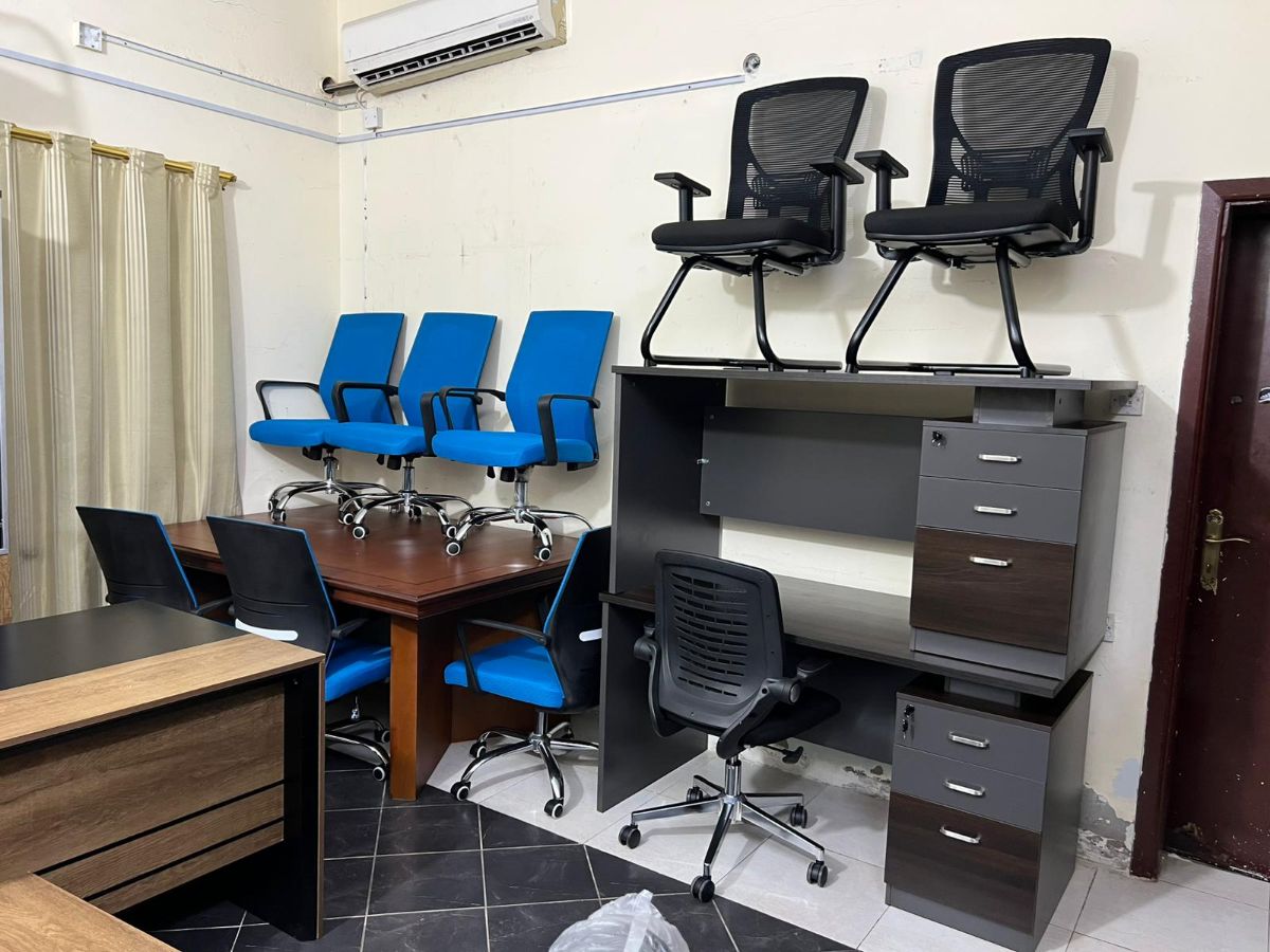 Used office desk and chair buy sell in qatar 55157083 - Image 3