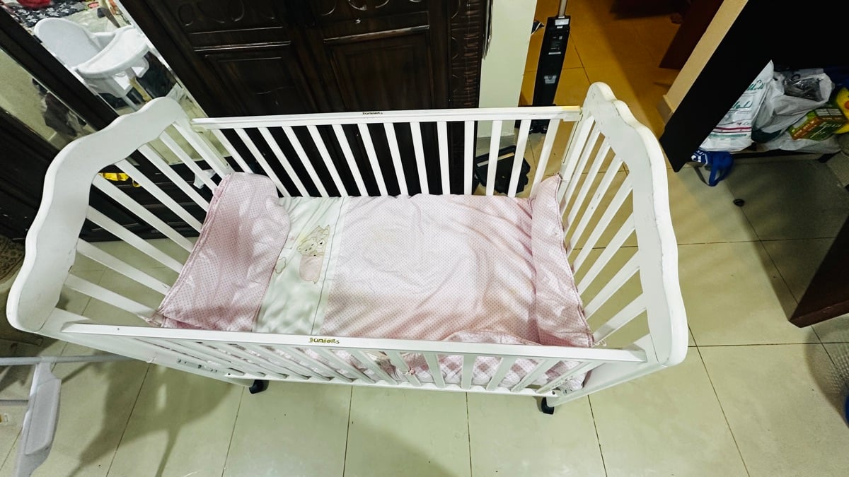 7 Seater Sofa + Dressing Table+ Baby Crib  + Baby Chair - Image 8