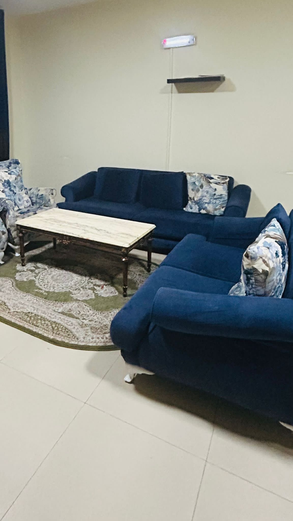 Sofa set with coffee table - Image 2