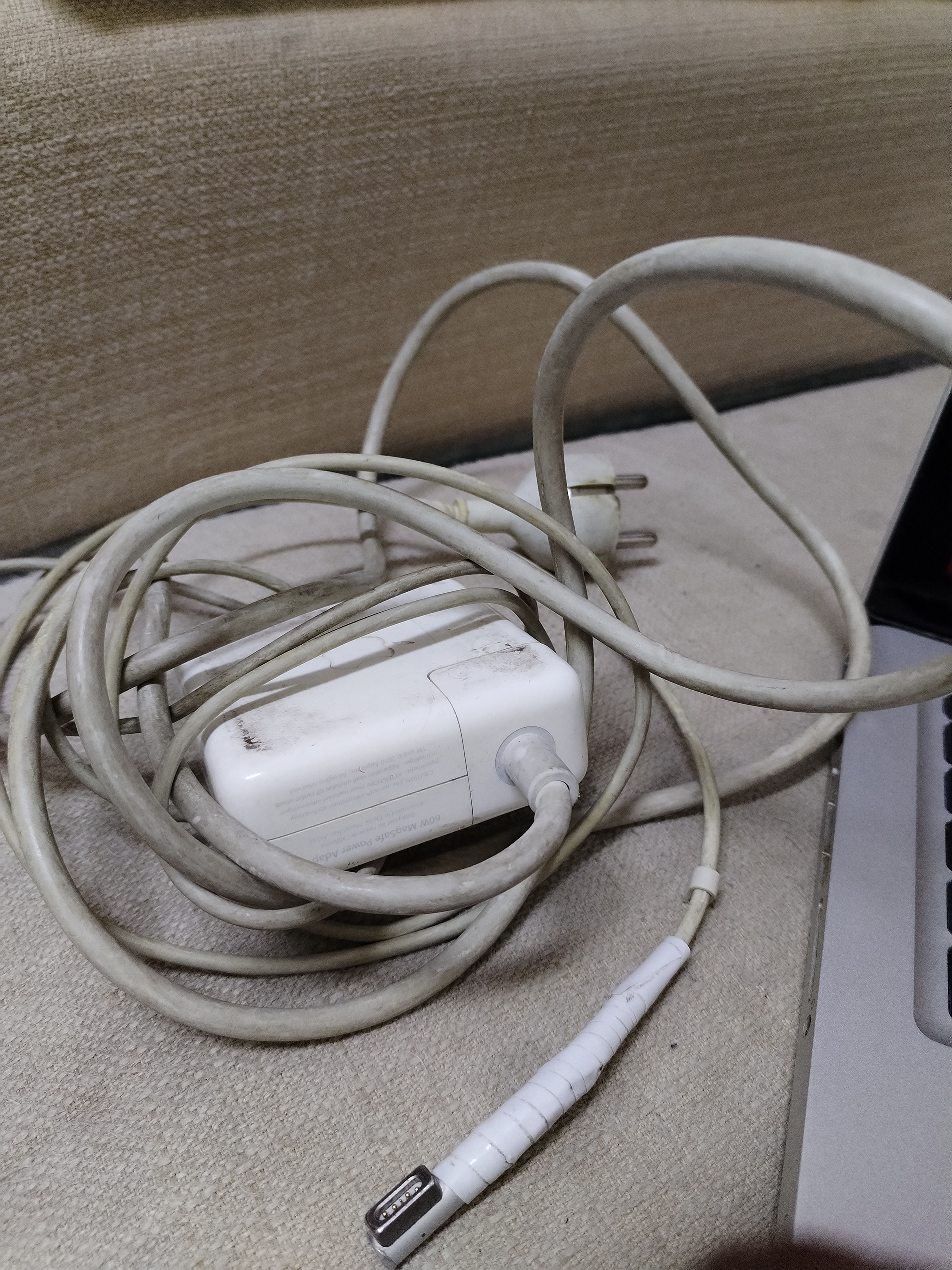 Apple MacBook pro working condition  - Image 5