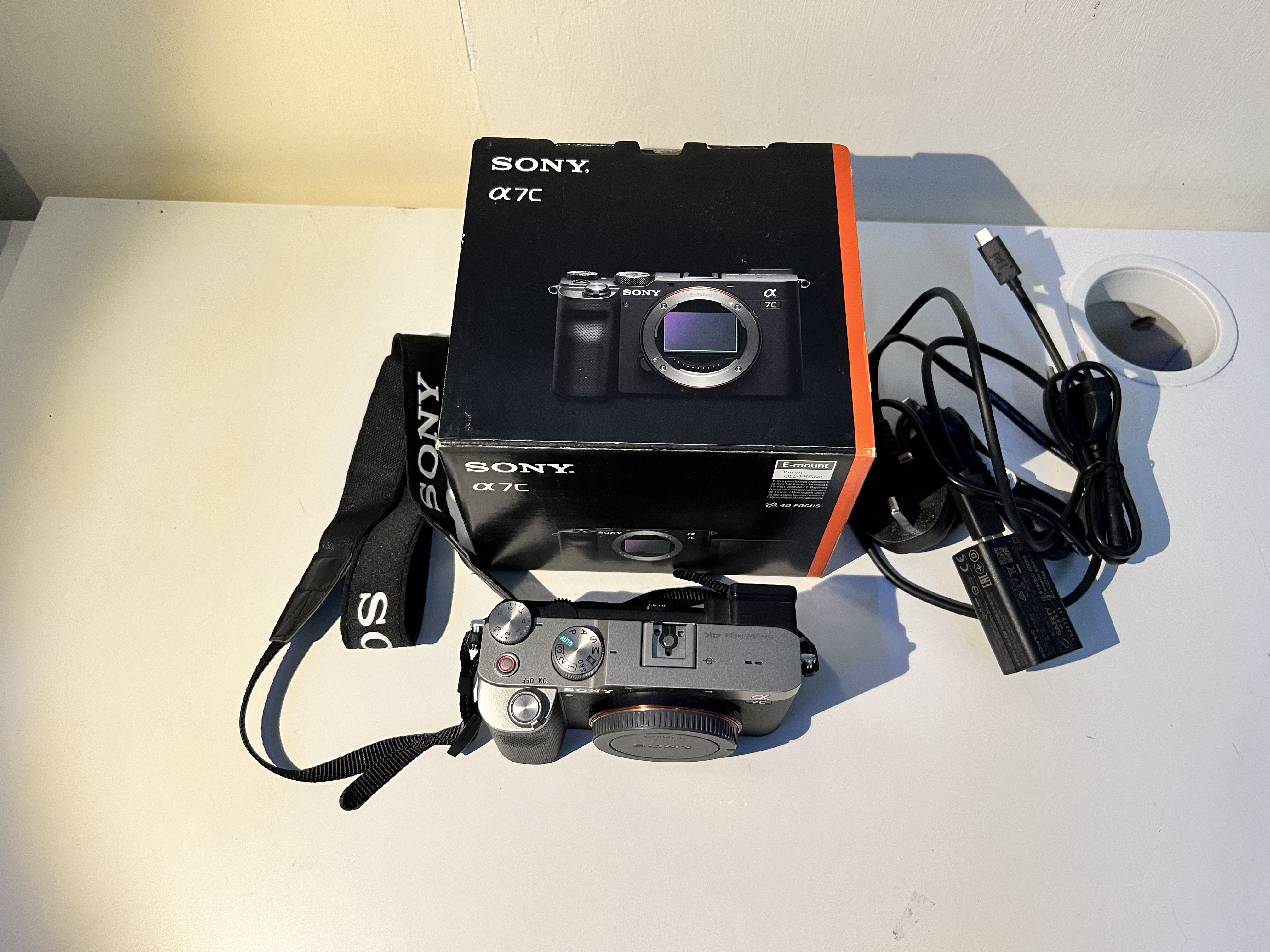 Sony A7C Like New in a box + 2 more extra original Battery - Image 8