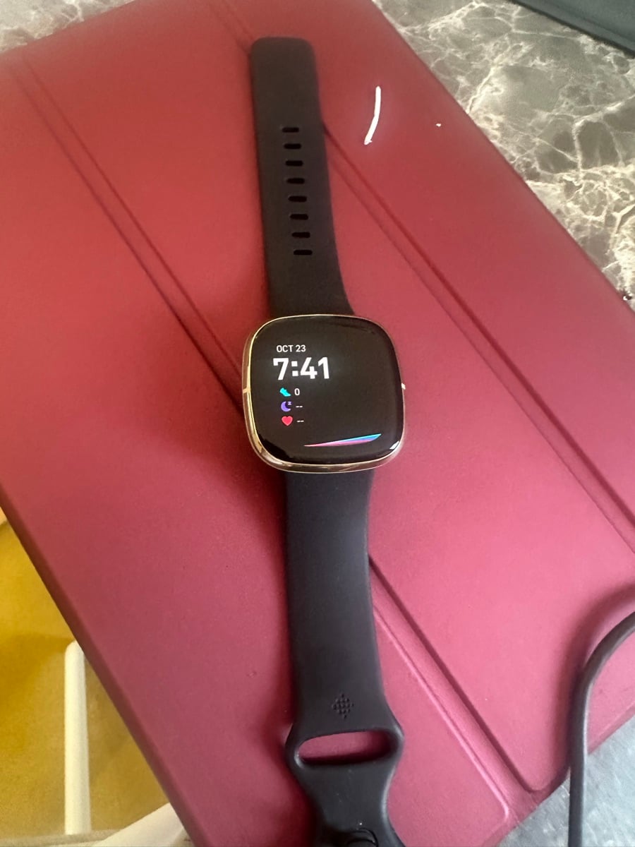 Fitbit smartwatch - Image 5