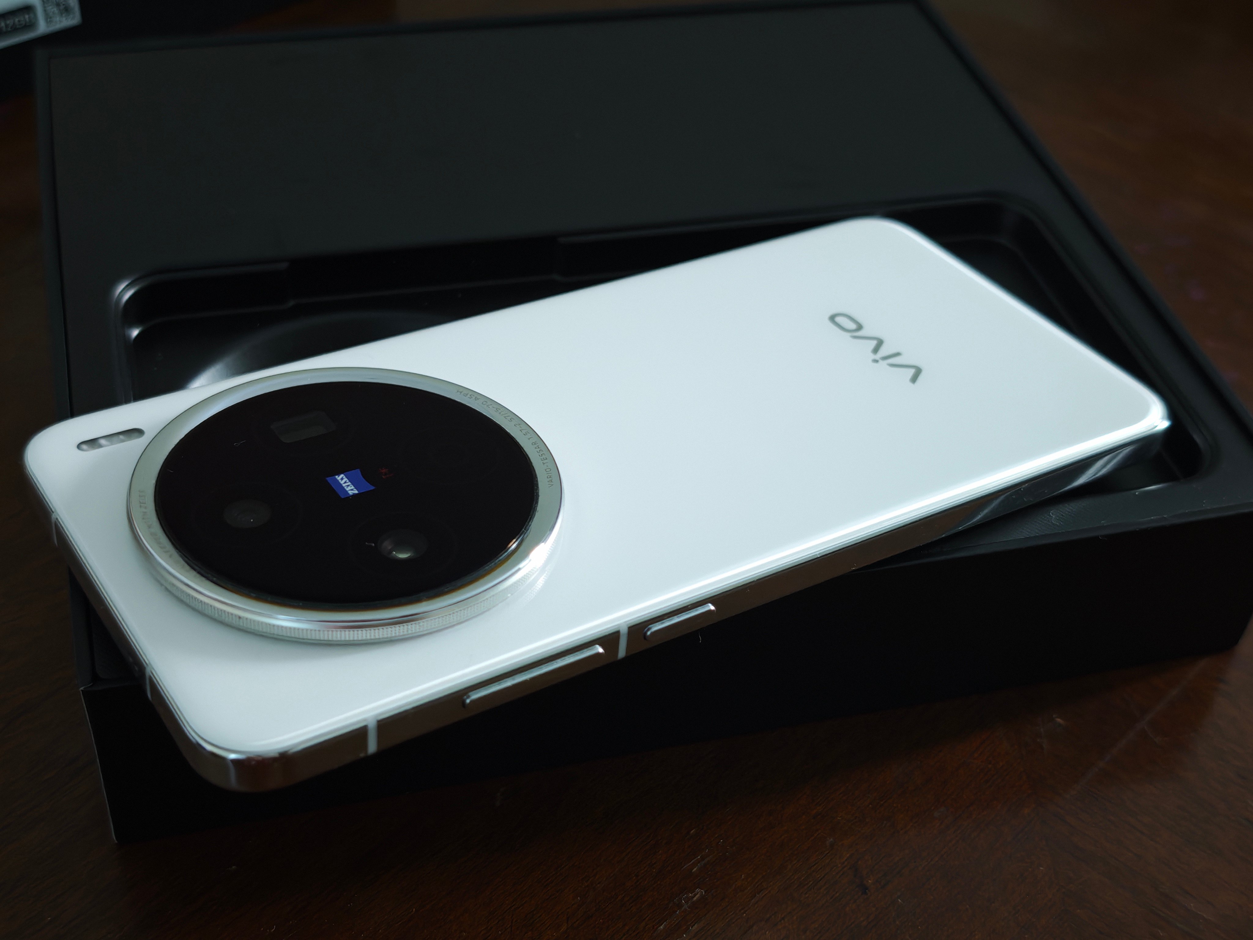 Vivo X200– 3 Days Used Only – (512 + 12 GB) - Image 1