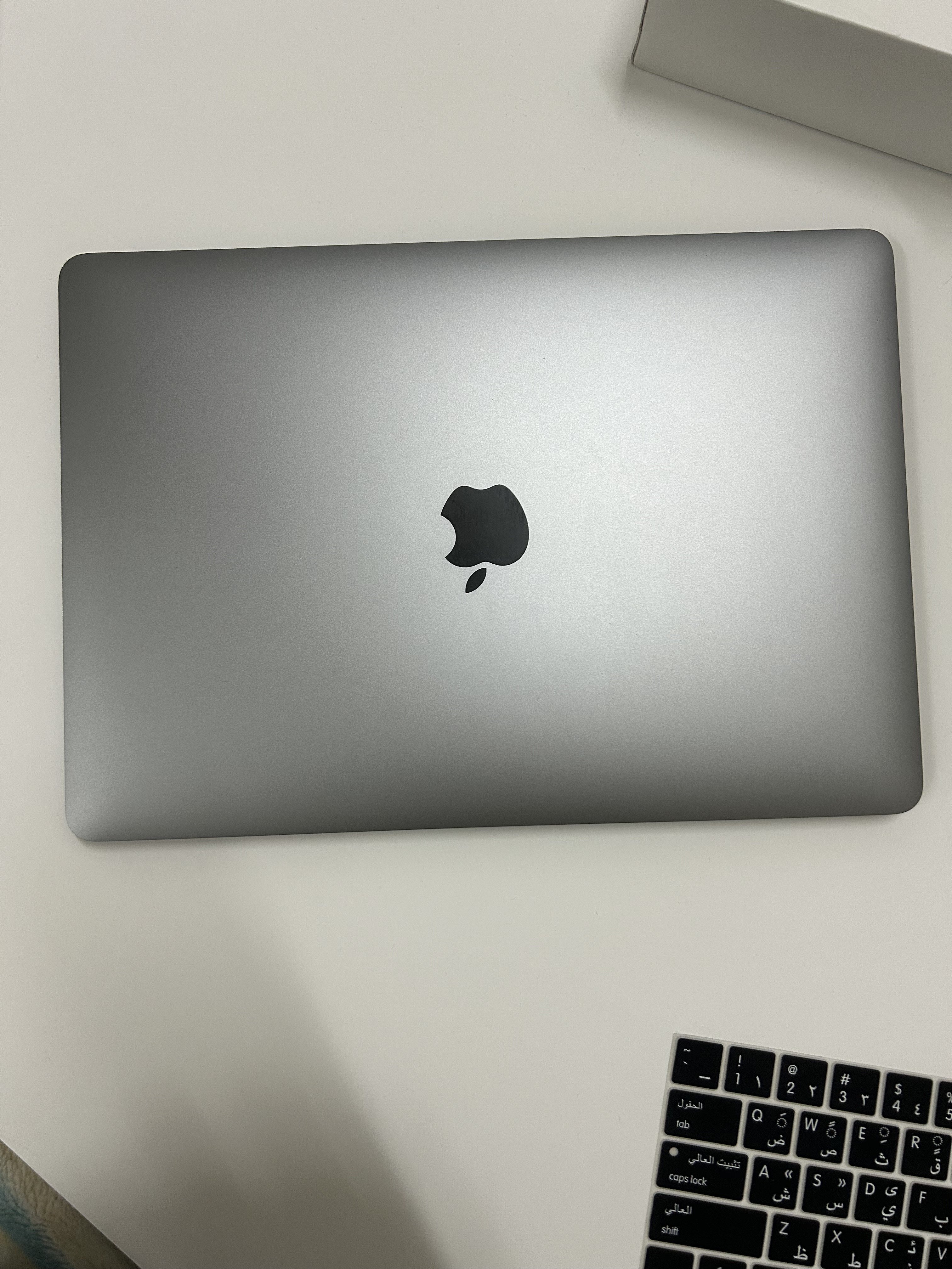MacBook pro 13-inch, 2019, two thunderbolt 3 ports - Image 1