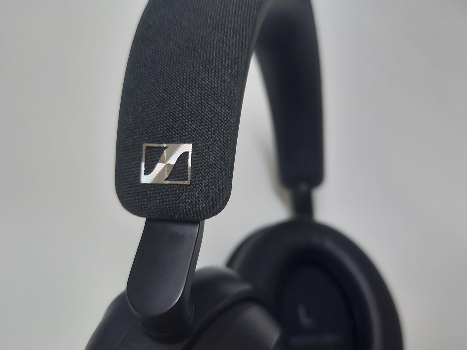 used original Sennheiser Momentum 4 - Image 6