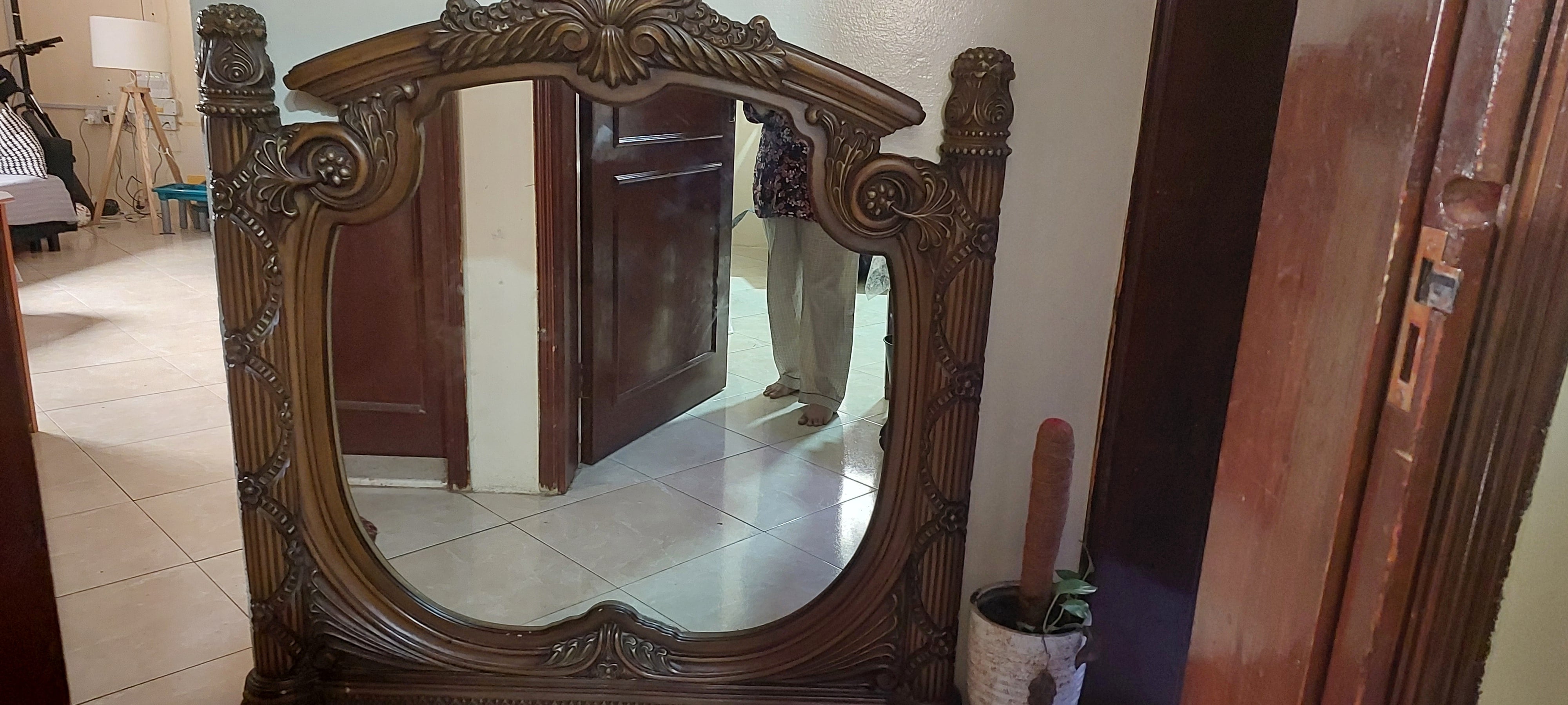 Looking mirror. Good Condition - Image 1