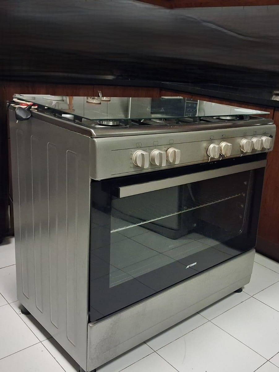 Gas oven for sale 280/- - Image 5