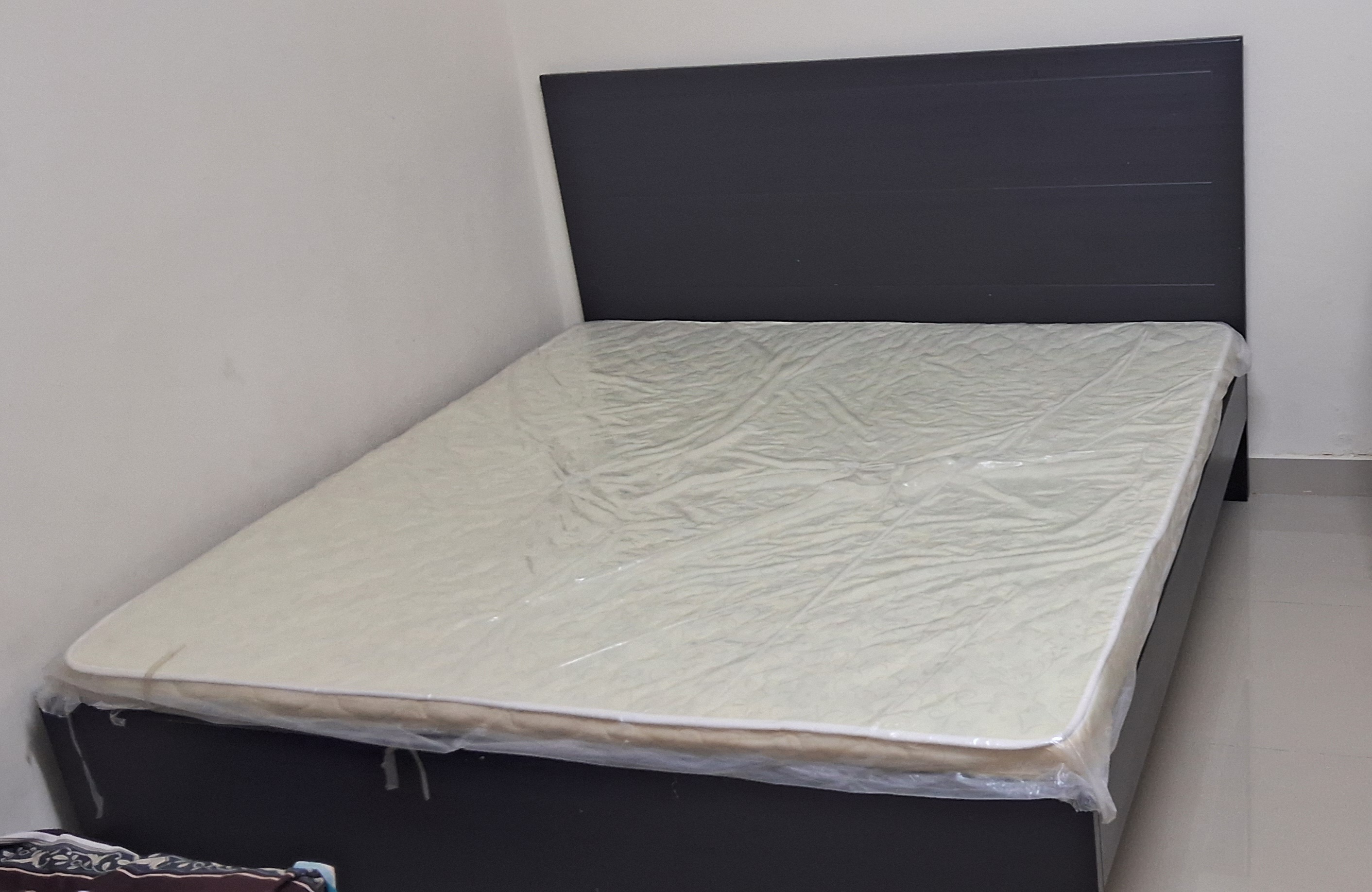 Bed with matress - Image 1