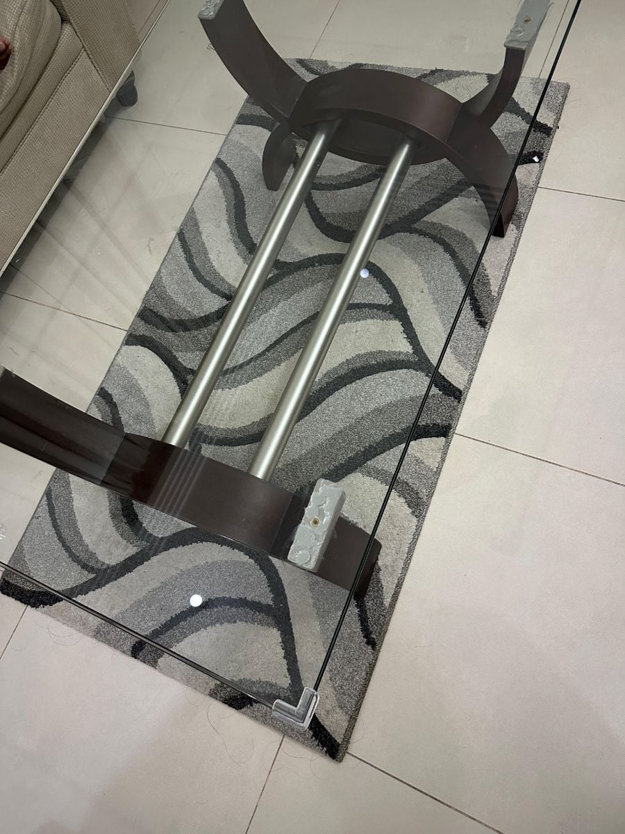 Glass table - Image 1