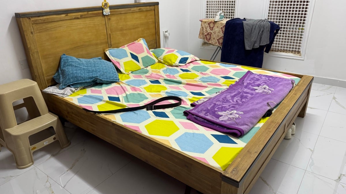 King Size Wooden Bed - 180 X 200 CM - Image 1
