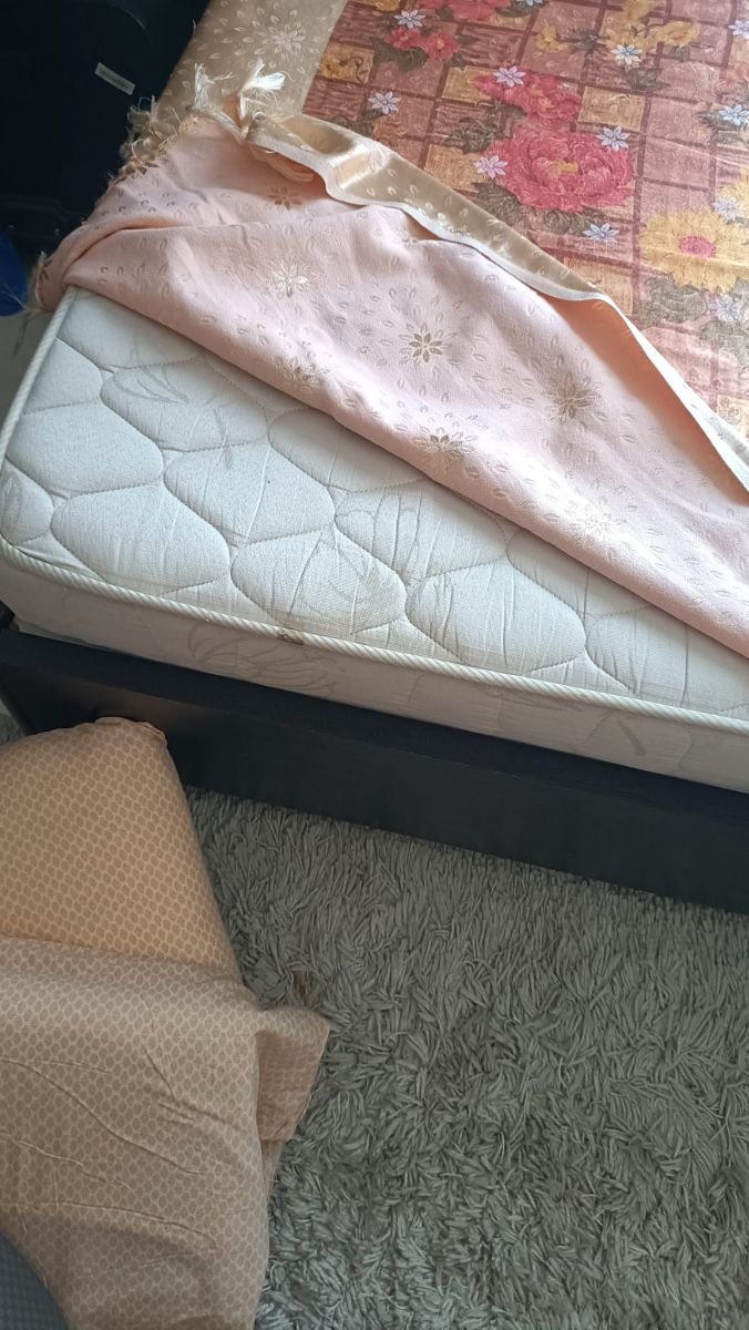 Two Single Bedsets - Image 5