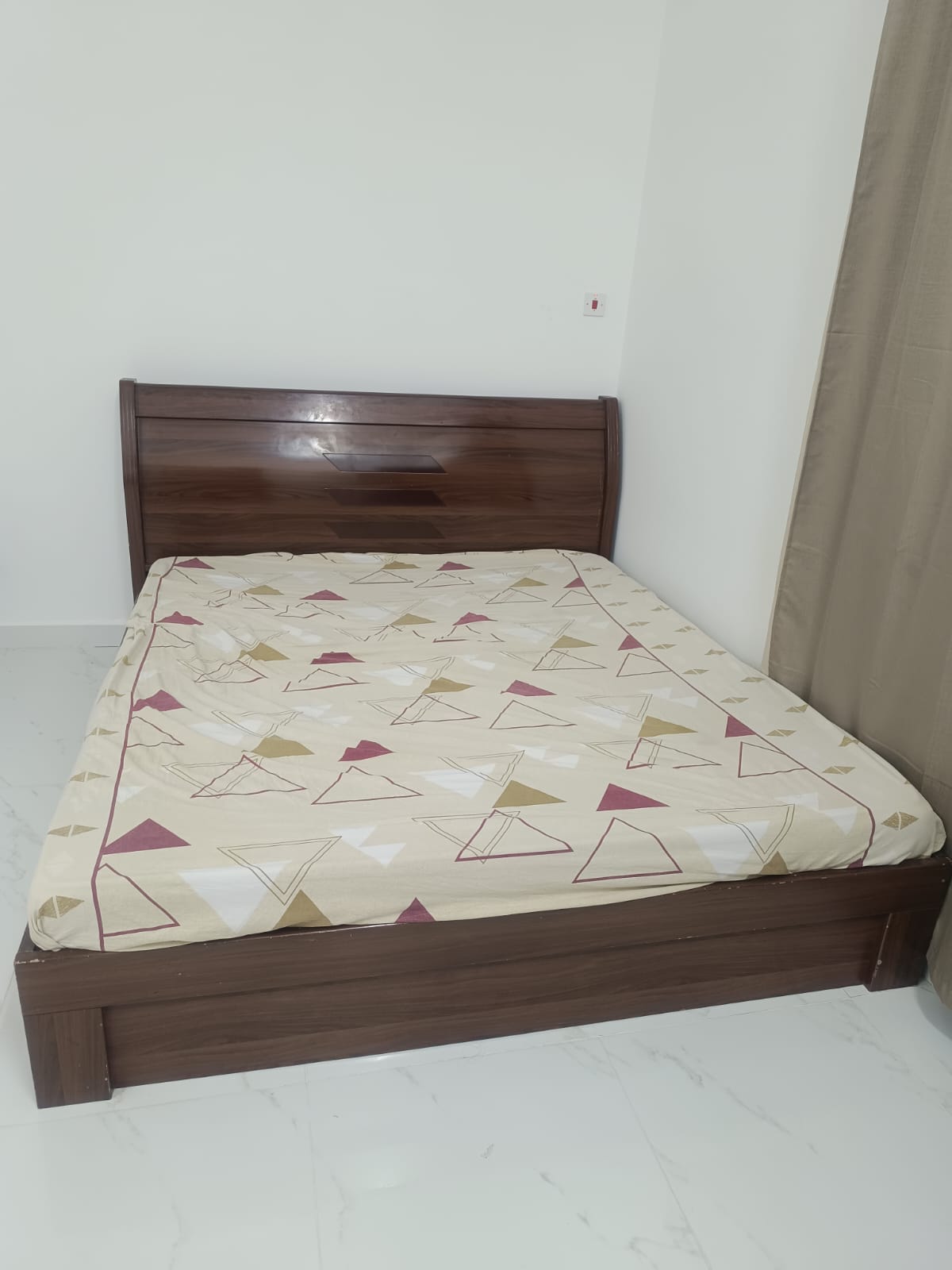 WARDROBE AND KING SIZE COT WHICH ARE IN GOOD CONDITION (USED ONE) - Image 4