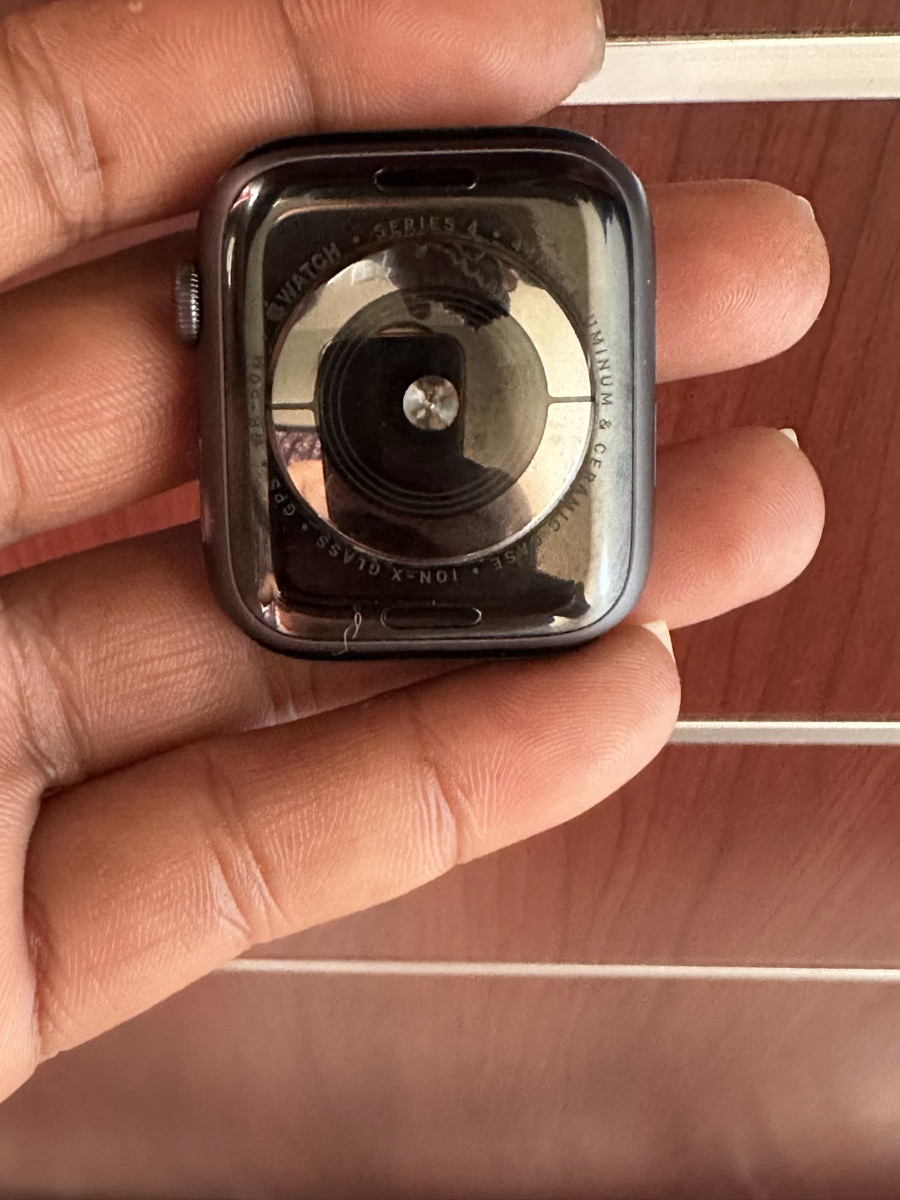 Apple Watch series 4, GPS cellular - Image 1