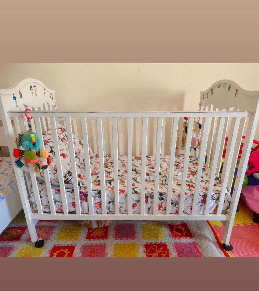 Baby crib with mattress - Image 3
