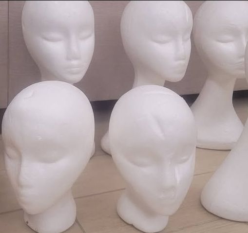 -plastic mannequin heads, 1 with hair for hairdressers, 6 plastic ones for showroom - Image 1