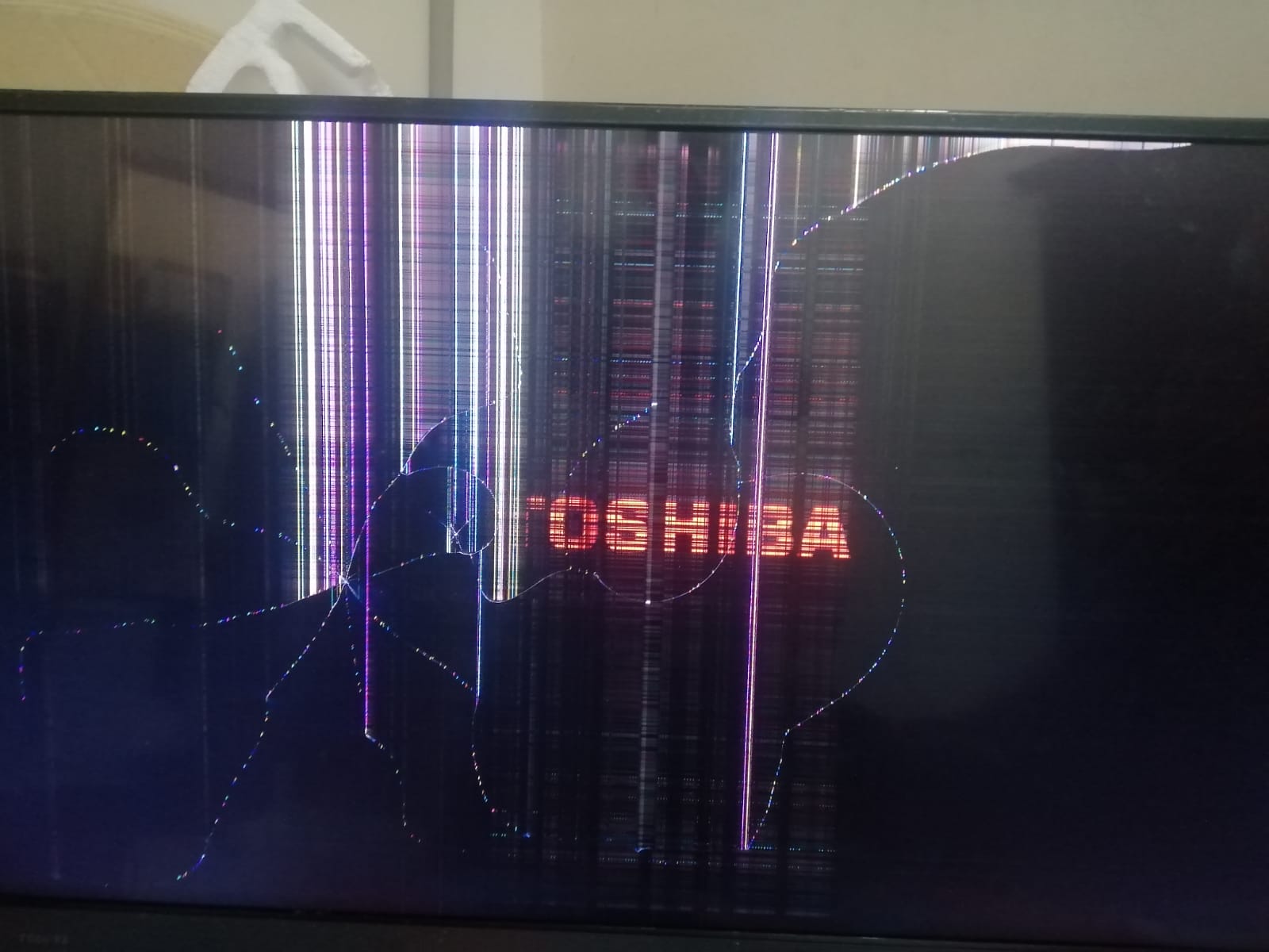 Glass broken Toshiba 43 inch Smart tv available with Box , remote and all accessories - Image 2
