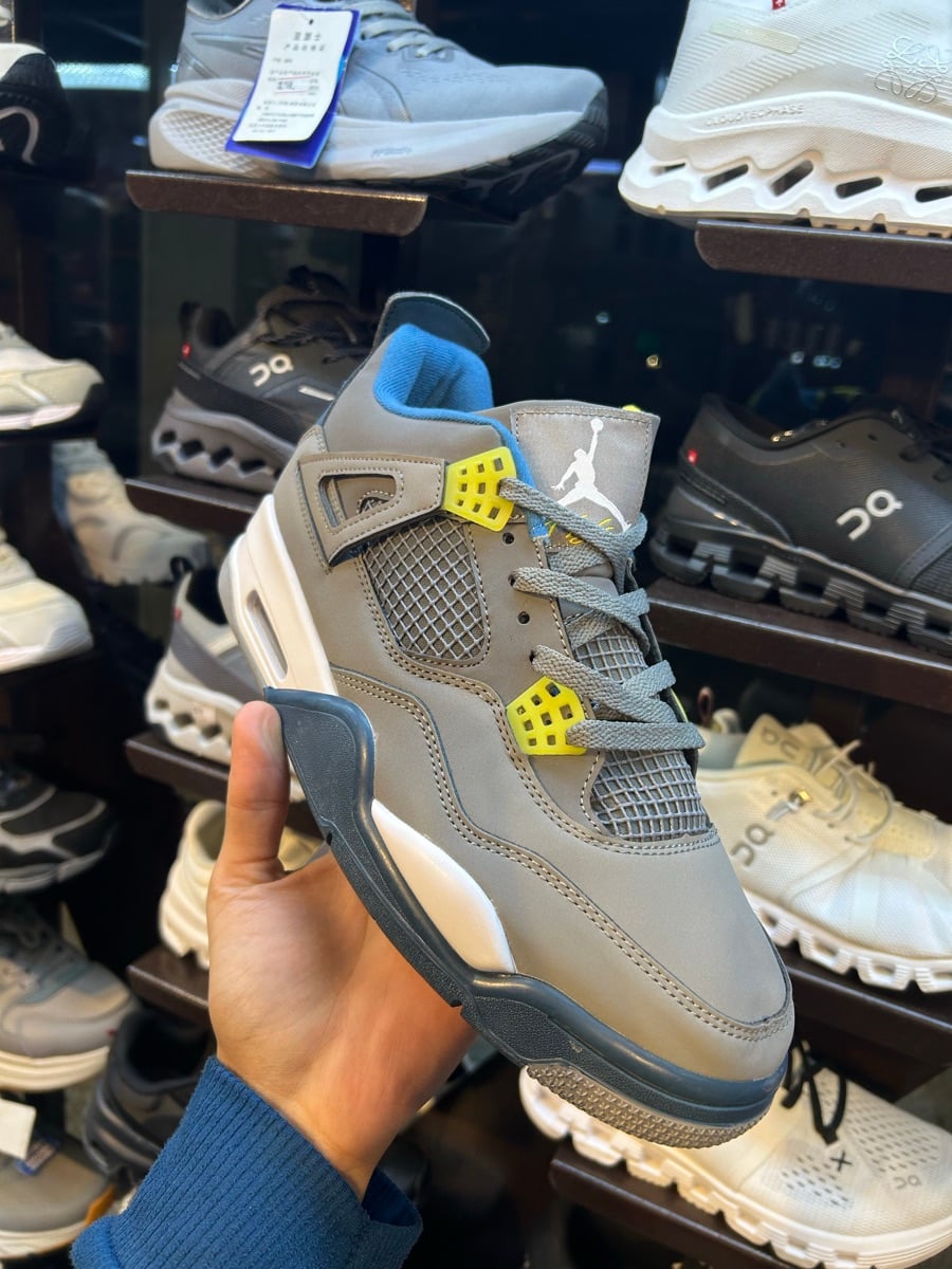 Nike Jordan 4 - Image 3
