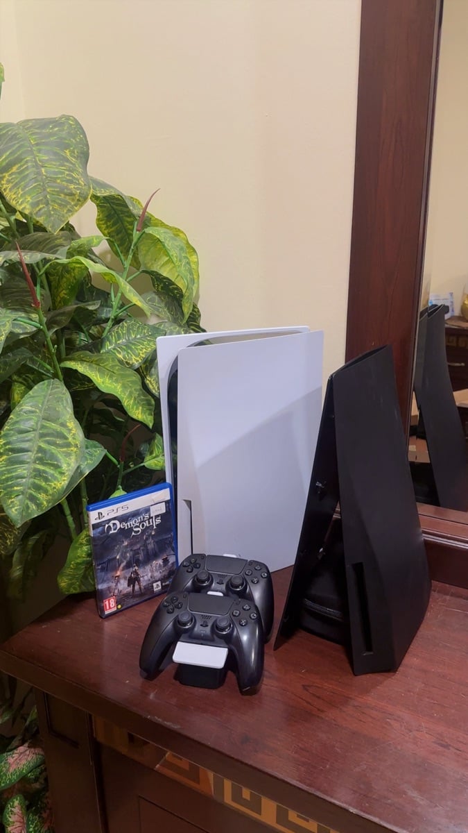 Ps5 with everything u need - Image 1