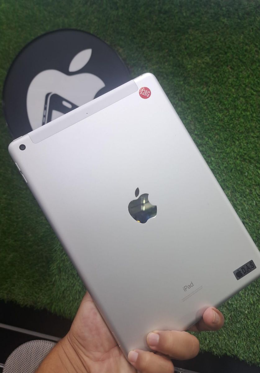 Ipad 7th generation 128gb sim Cellular - Image 1