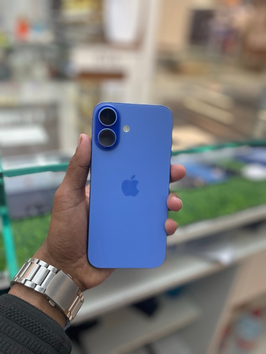 iPhone 16 - Image 1