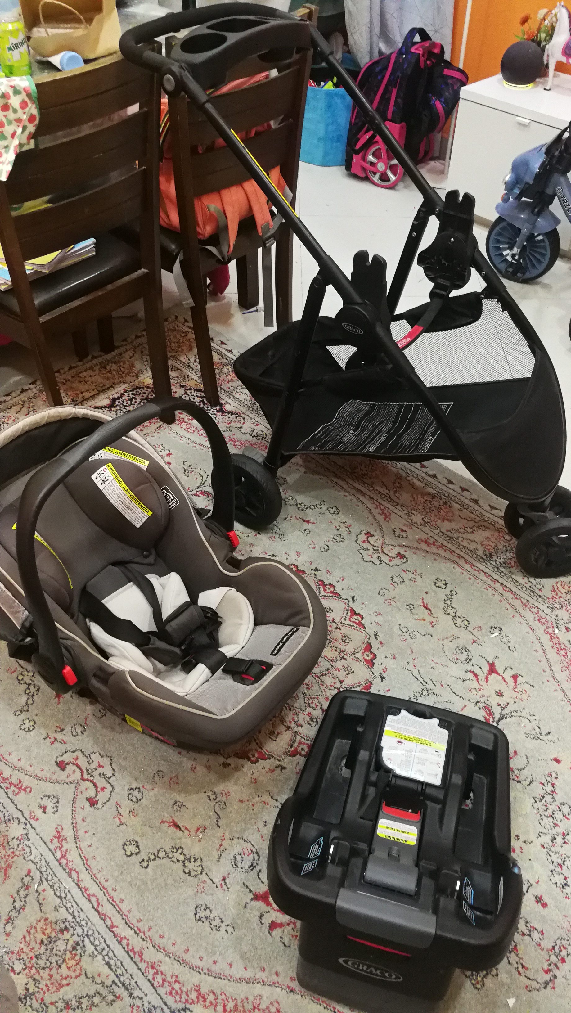 Graco stroller with car seat - Image 4