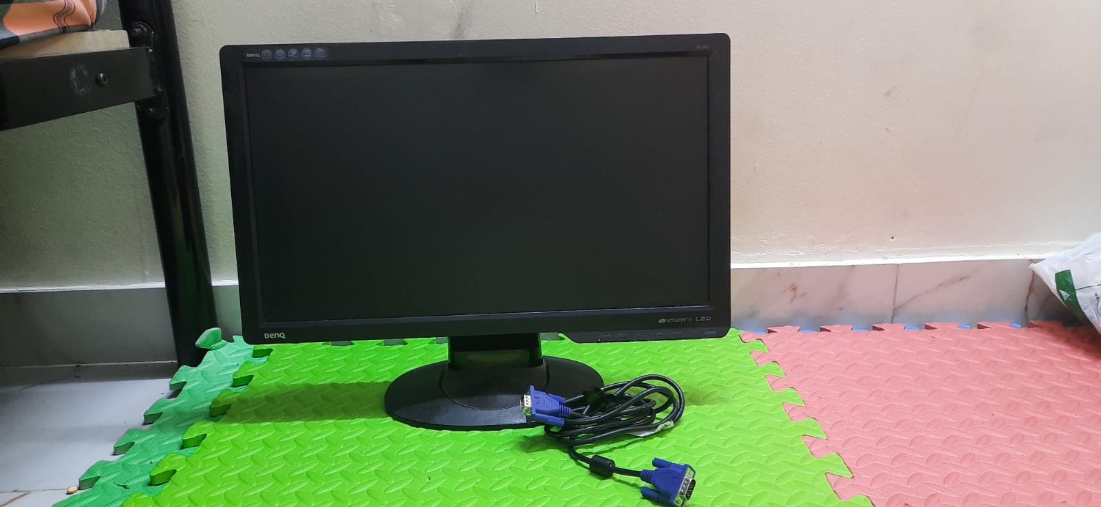 MONITOR 19.5 INCH WITH VGA CABLE - Image 1