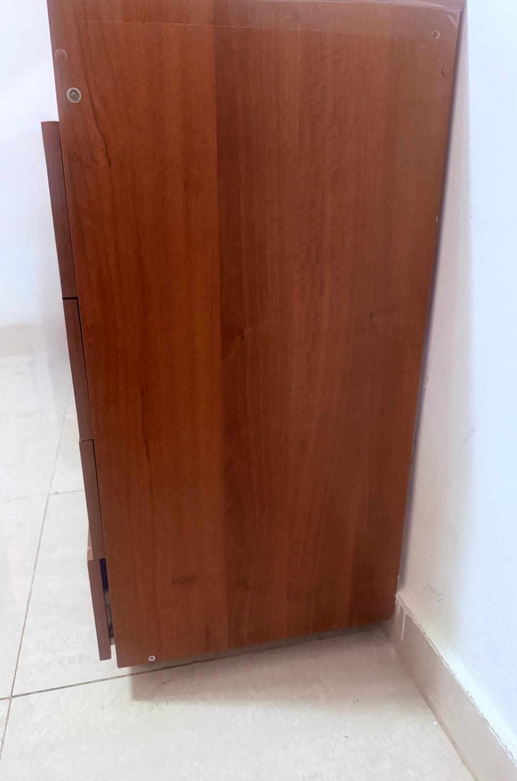 Strong Wooden Wardrobe with 4 Drawers-خزانة ملابس خشبية متينة مع 4 أدراج - Image 2