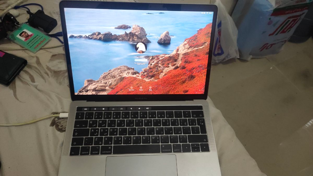 Apple MacBook pro A1706 - Image 6