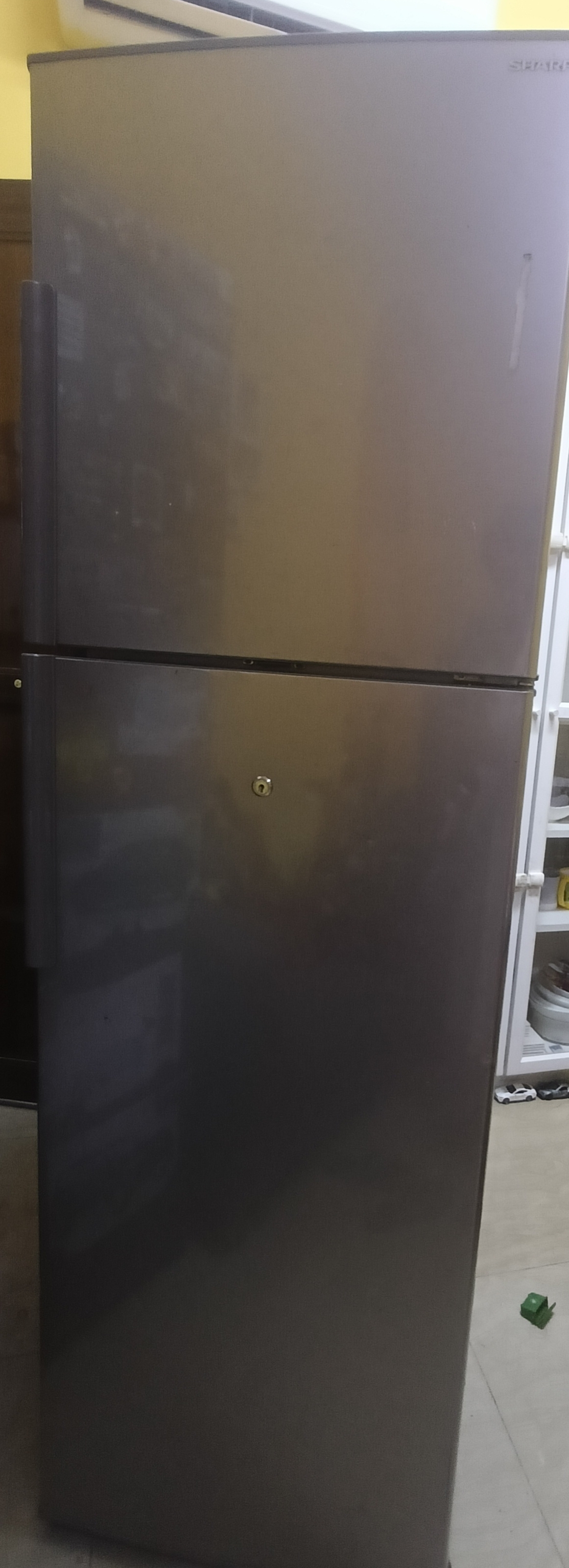 Sharp Refrigerator 255 L - Image 1