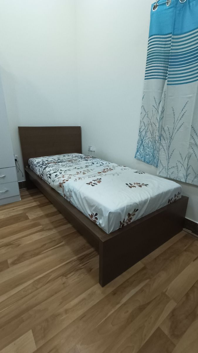 Good and neat wood cot and mattress - Image 2