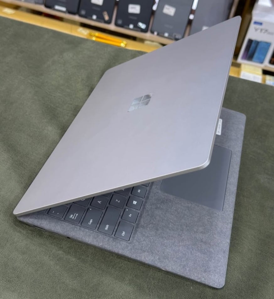 Surface 4 i7-11th Generation /16/512 new Condition laptop  - Image 2