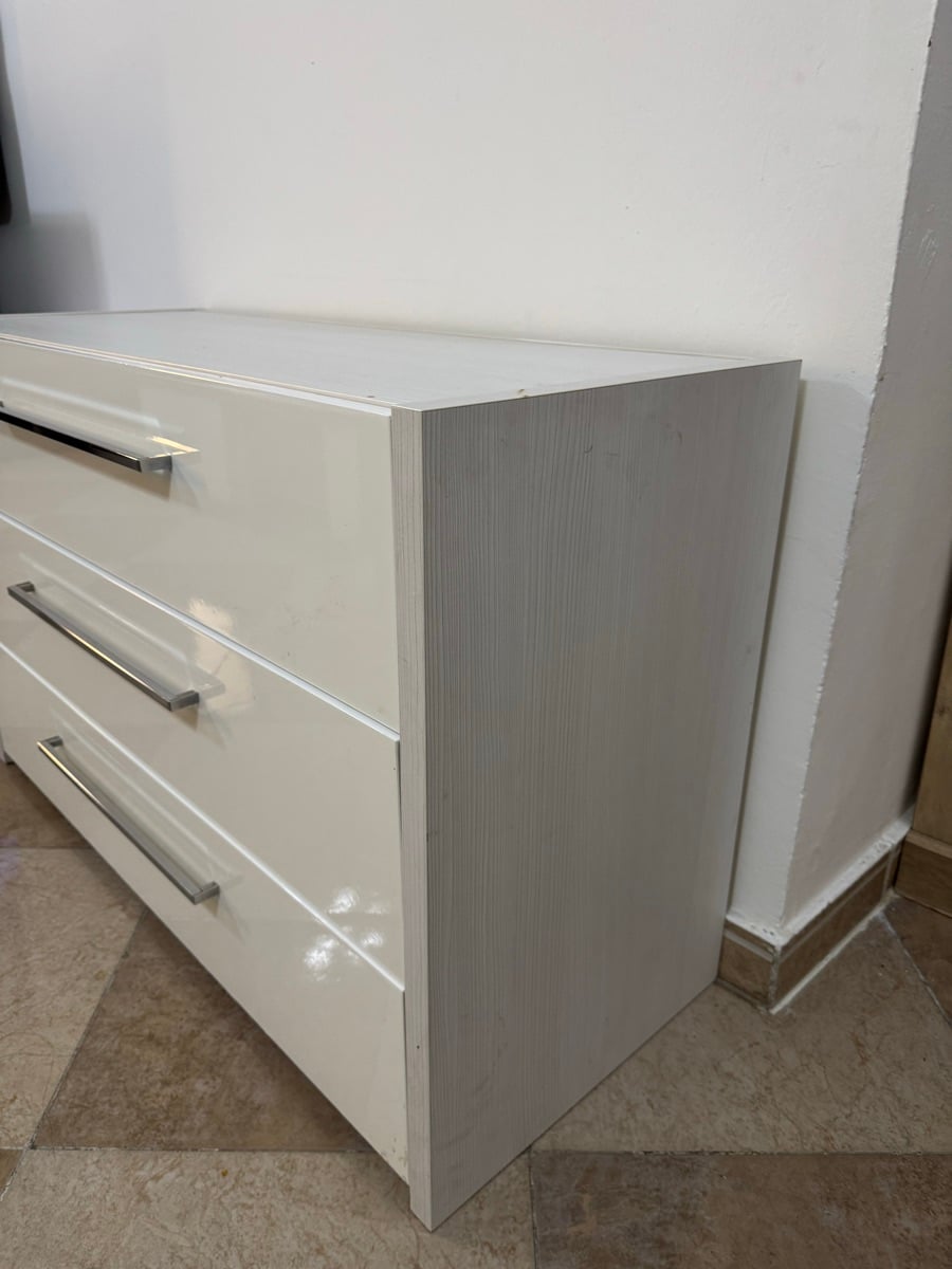3 big drawer cabinet - Image 1