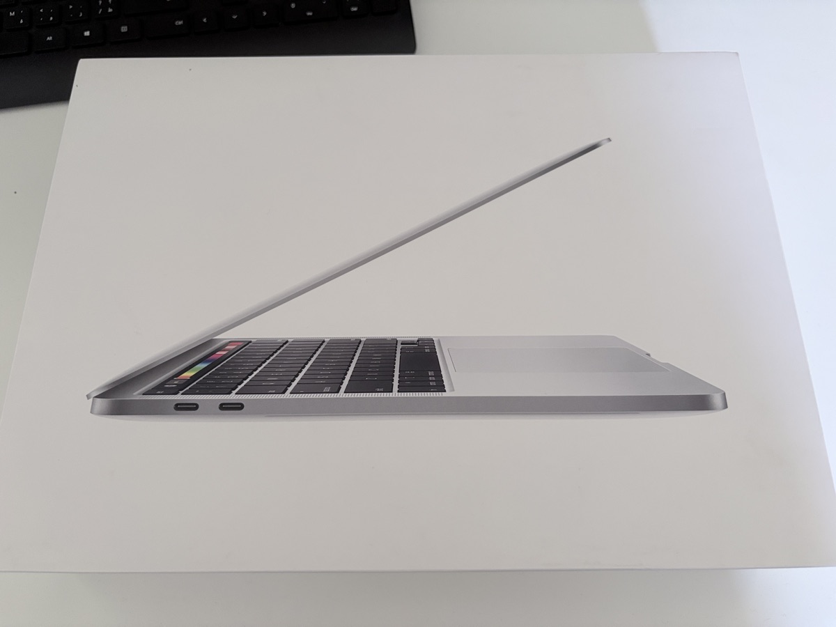 PERFECT! 13-inch MacBook Pro (2020), 1TB, i5, 16GB, 188 battery cycles - Image 2