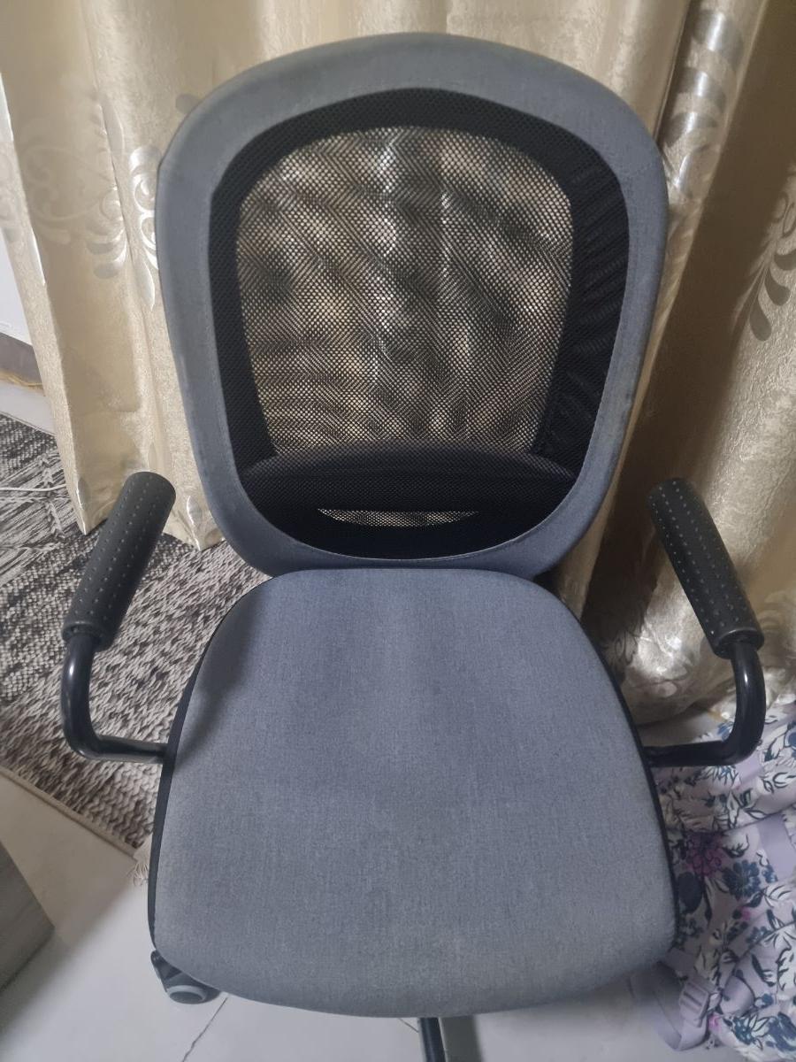 Urgent sale of a chair - Image 2