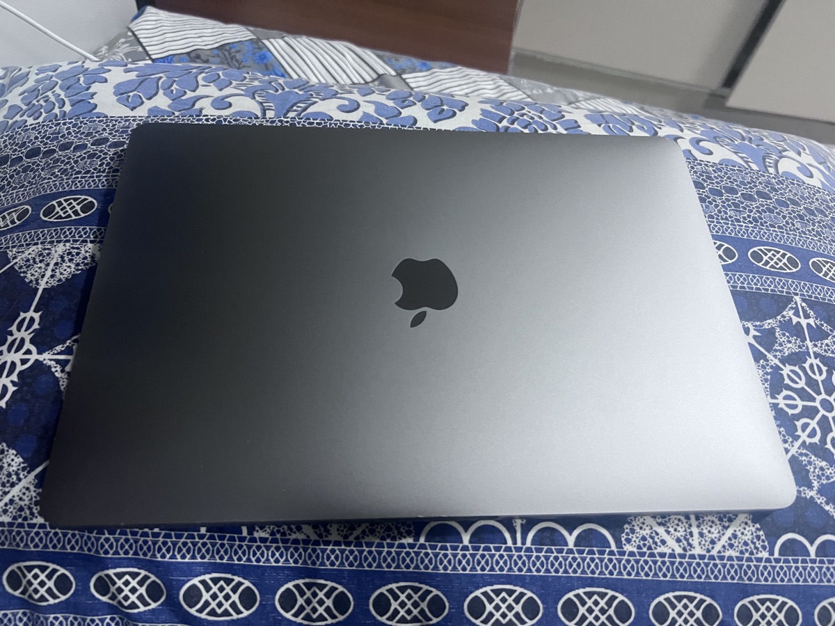 Macbook pro m1 13 inch 2020 space grey - Image 1