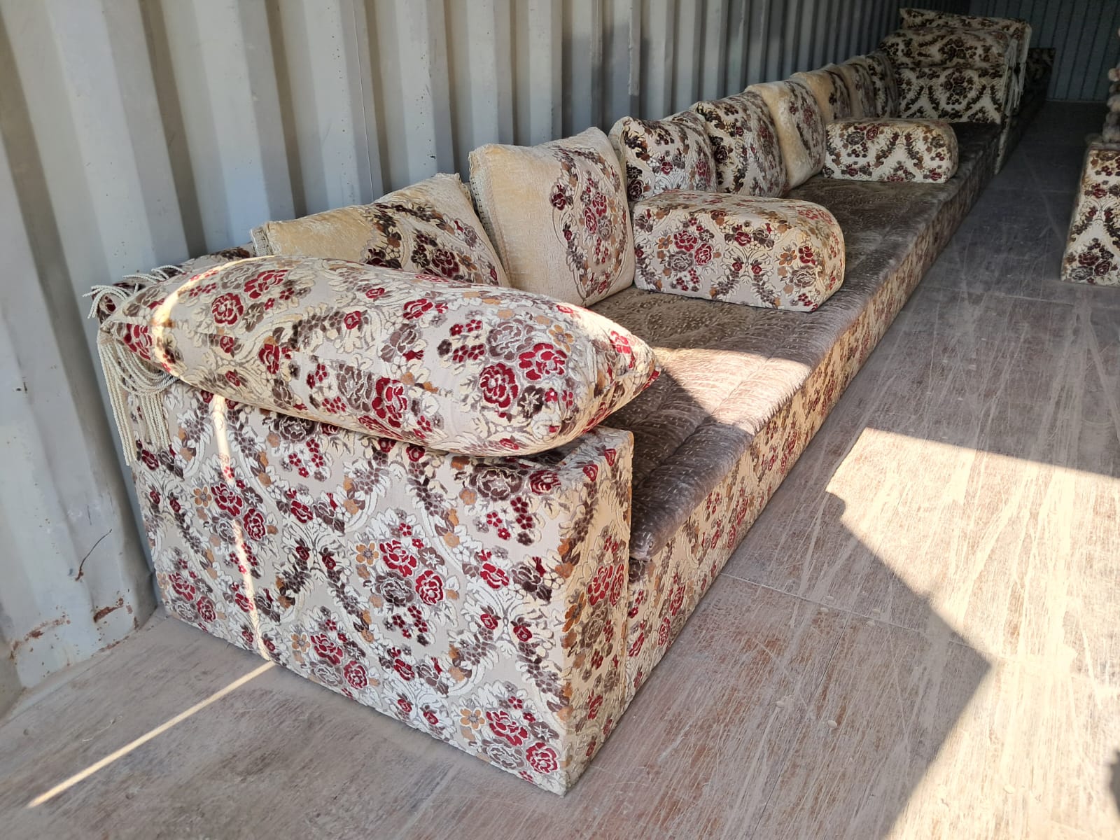 Traditional Sofa Set - Image 3