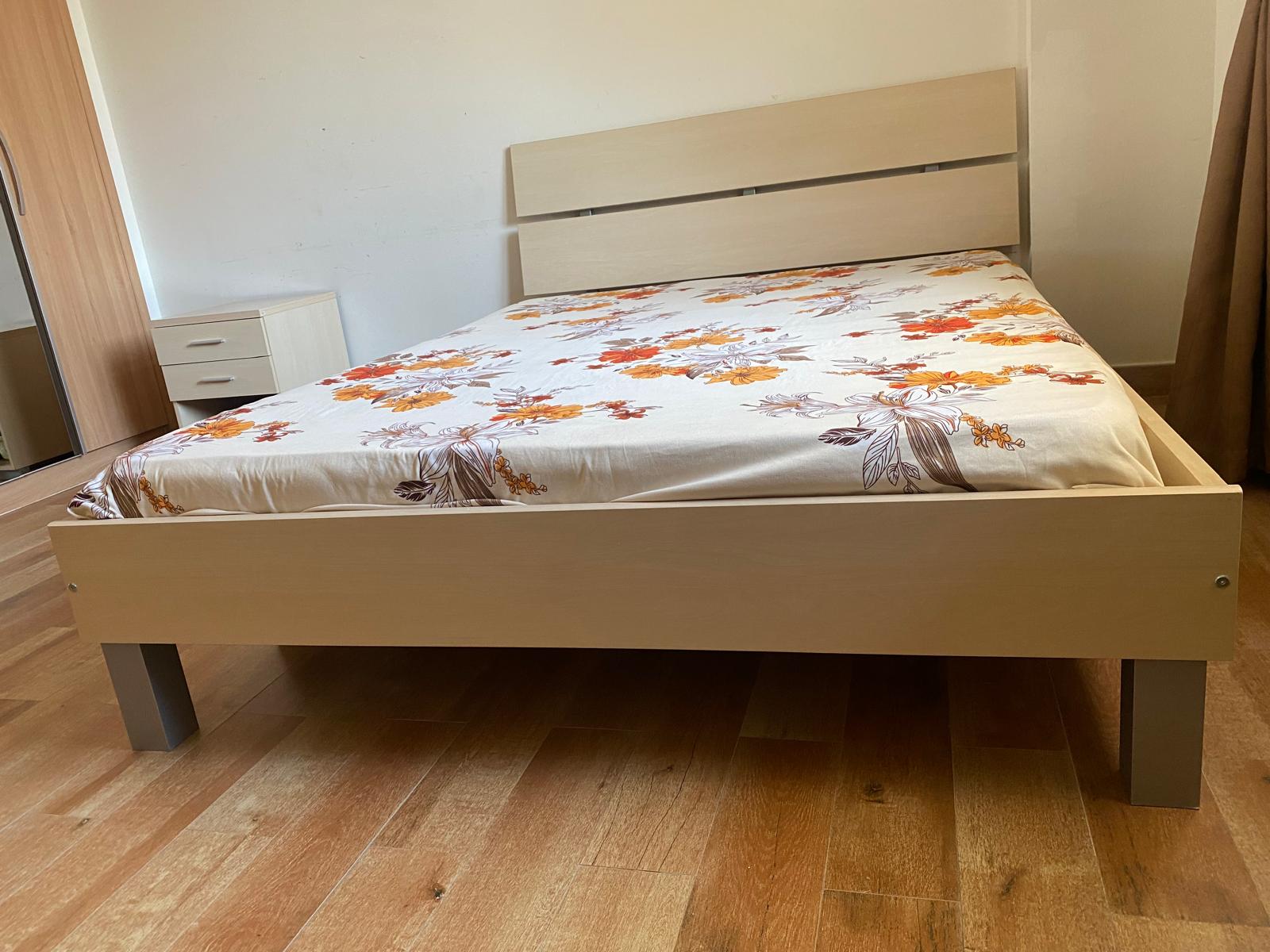SELL BED (SIZE 75 INCH * 60 INCH) - Image 1
